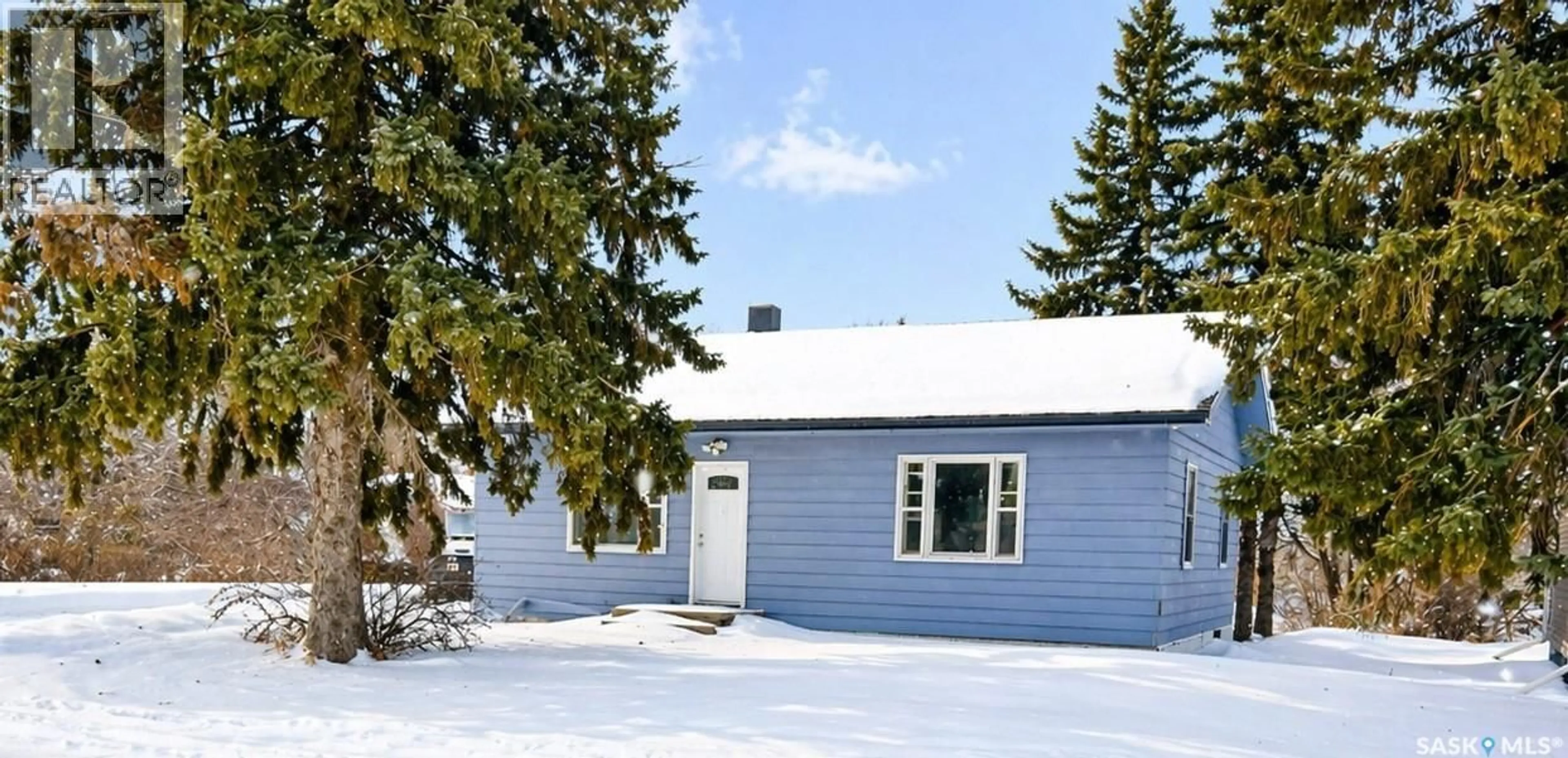 Home with vinyl exterior material, street for 322 1ST AVENUE, Blaine Lake Saskatchewan S0J0J0