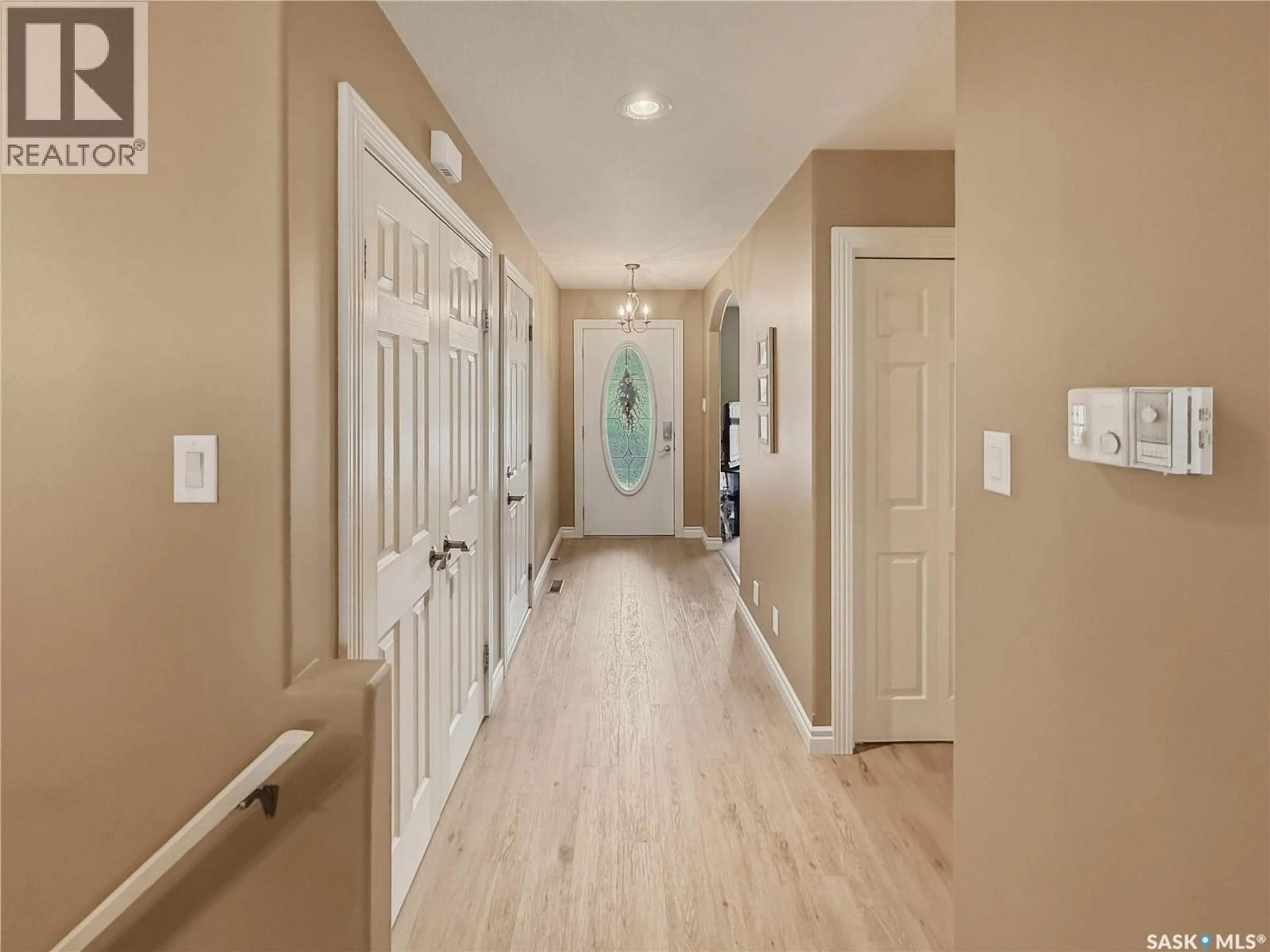 Indoor entryway for 500 - 22 BATTLEFORD TRAIL, Swift Current Saskatchewan S9H5M7