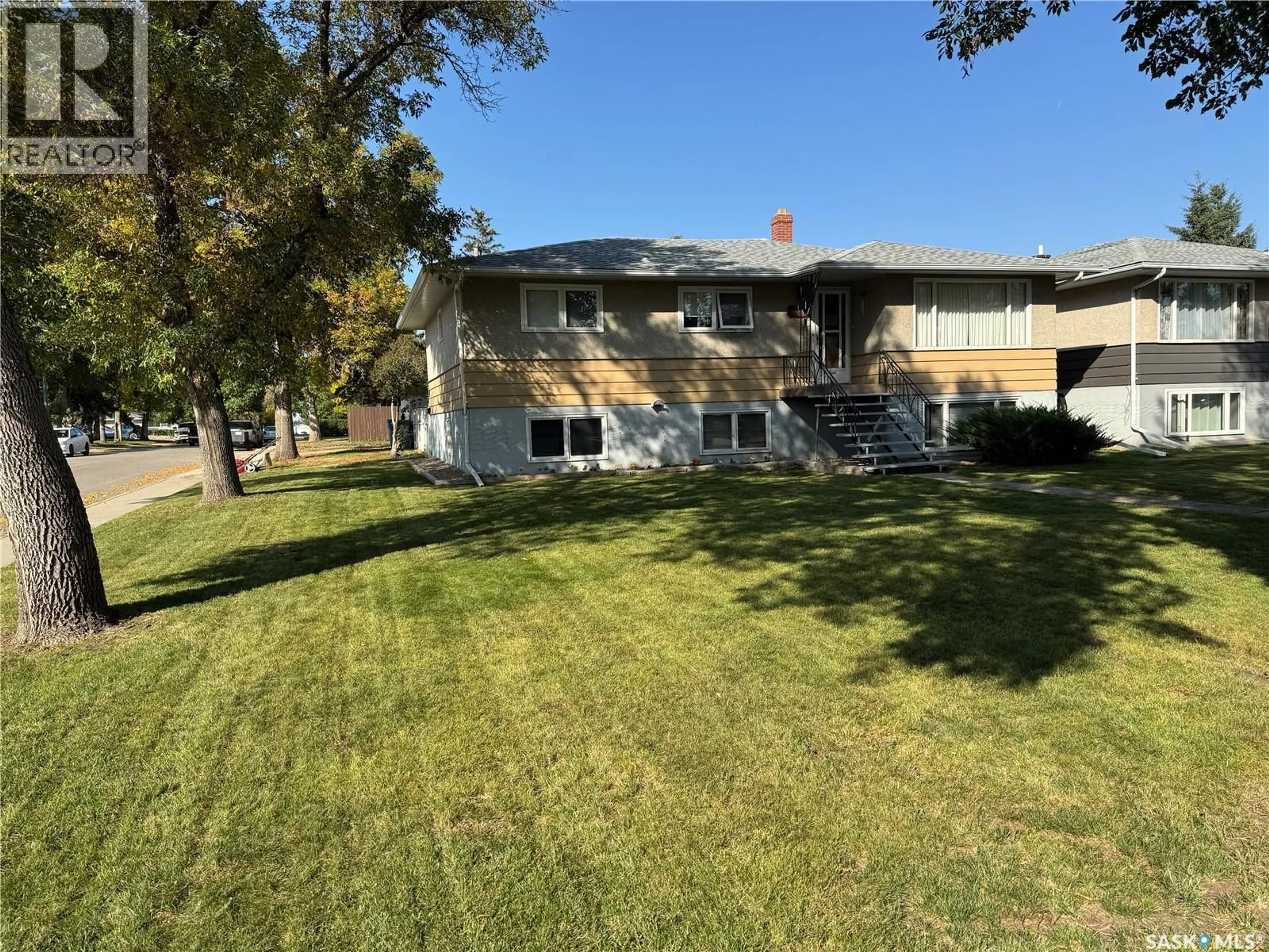 A pic from outside/outdoor area/front of a property/back of a property/a pic from drone, unknown for 1200 12TH AVENUE, Regina Saskatchewan S4N0M5