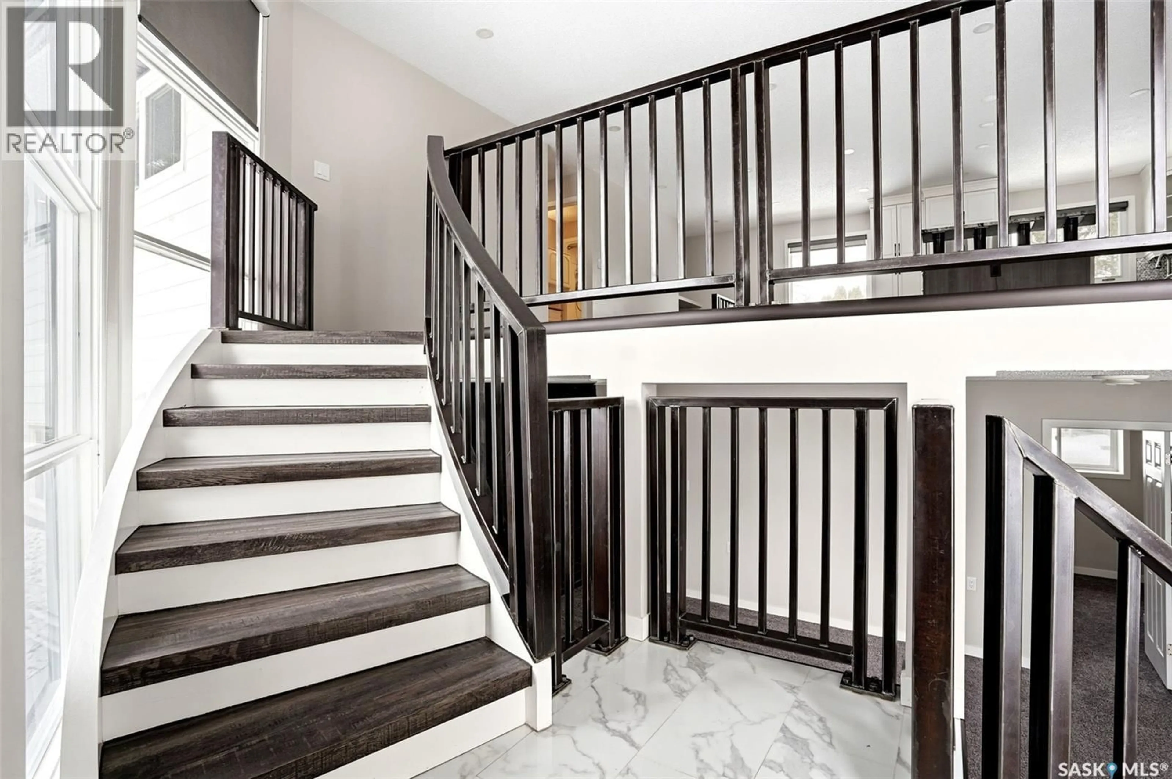 Stairs for 34 DEWAR BAY, Regina Saskatchewan S4R5W4