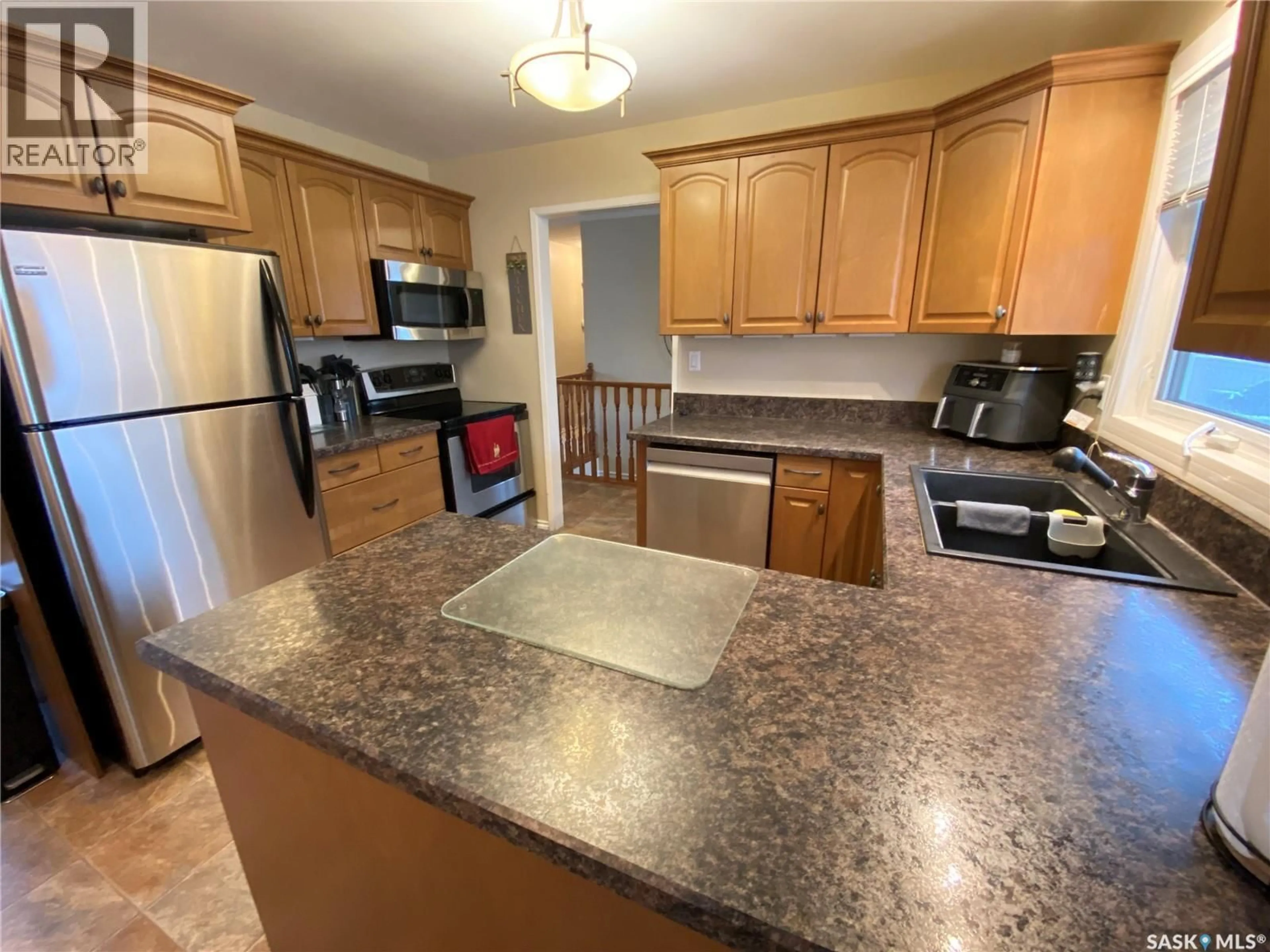 Standard kitchen, unknown for 63 COLLACOTT DRIVE, Yorkton Saskatchewan S3N3E5