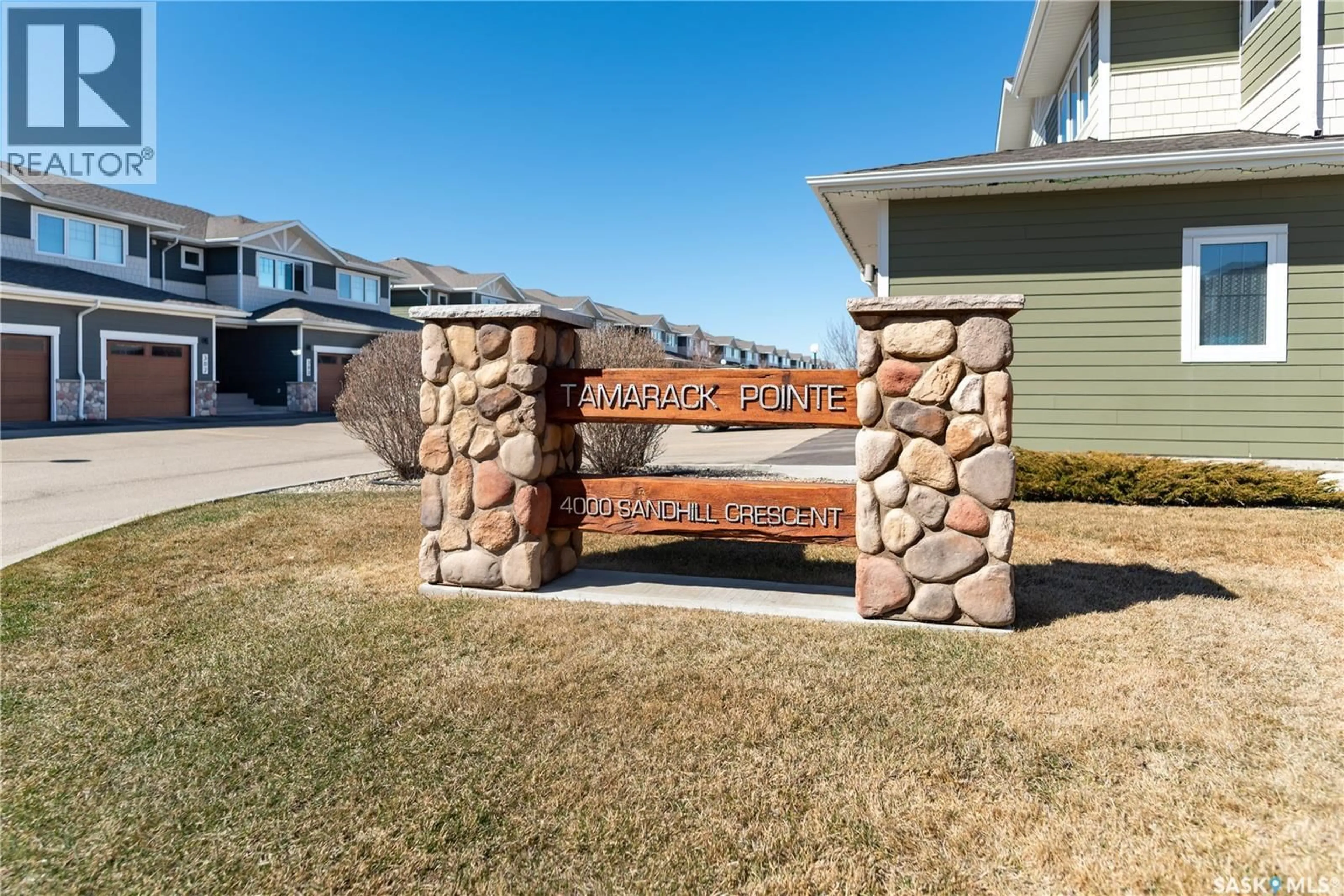Indoor entryway for 4000 - 303 SANDHILL CRESCENT, Regina Saskatchewan S4V3N4
