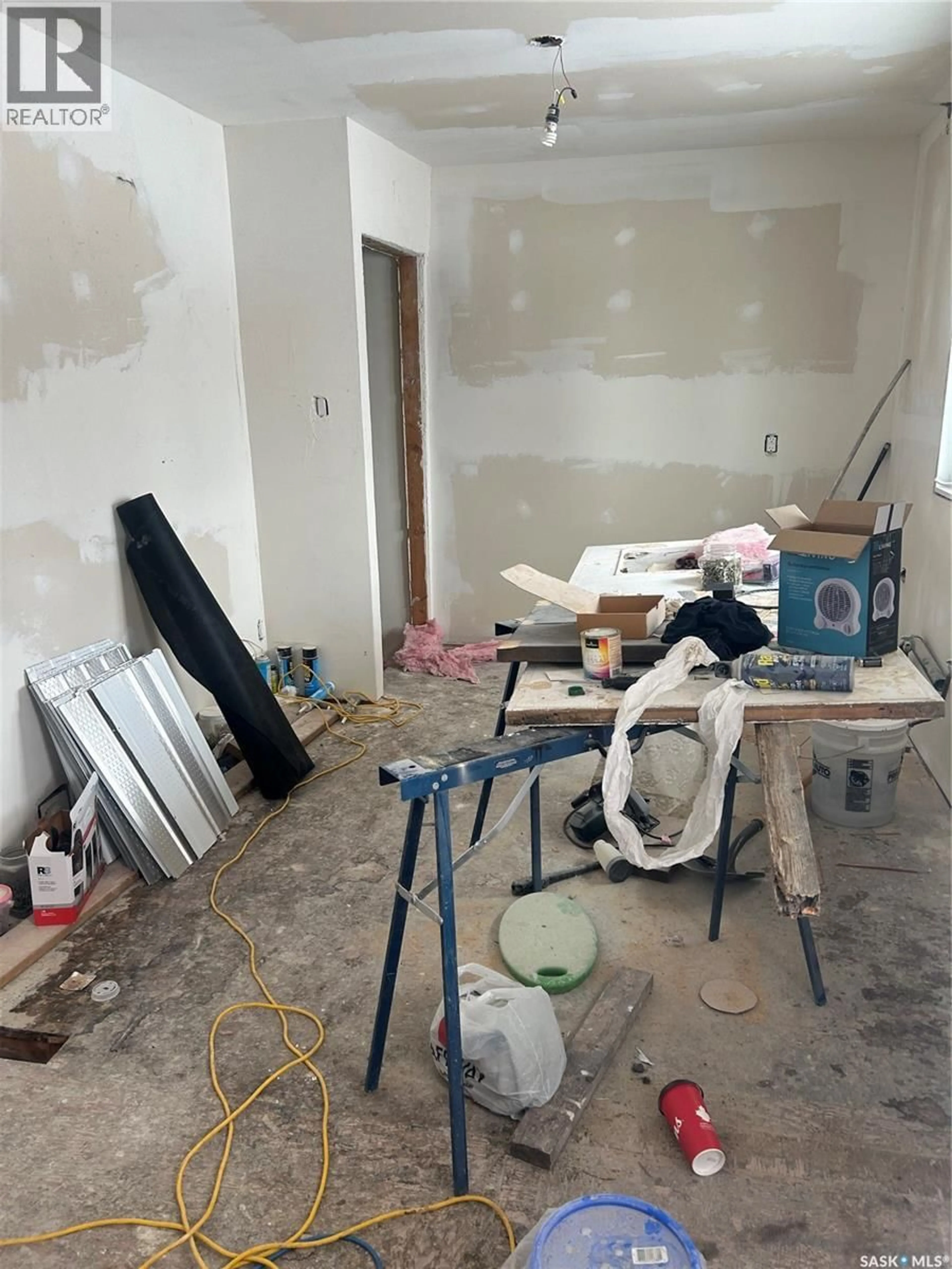 A pic of a room for 118 26TH STREET, Prince Albert Saskatchewan S6V4P9