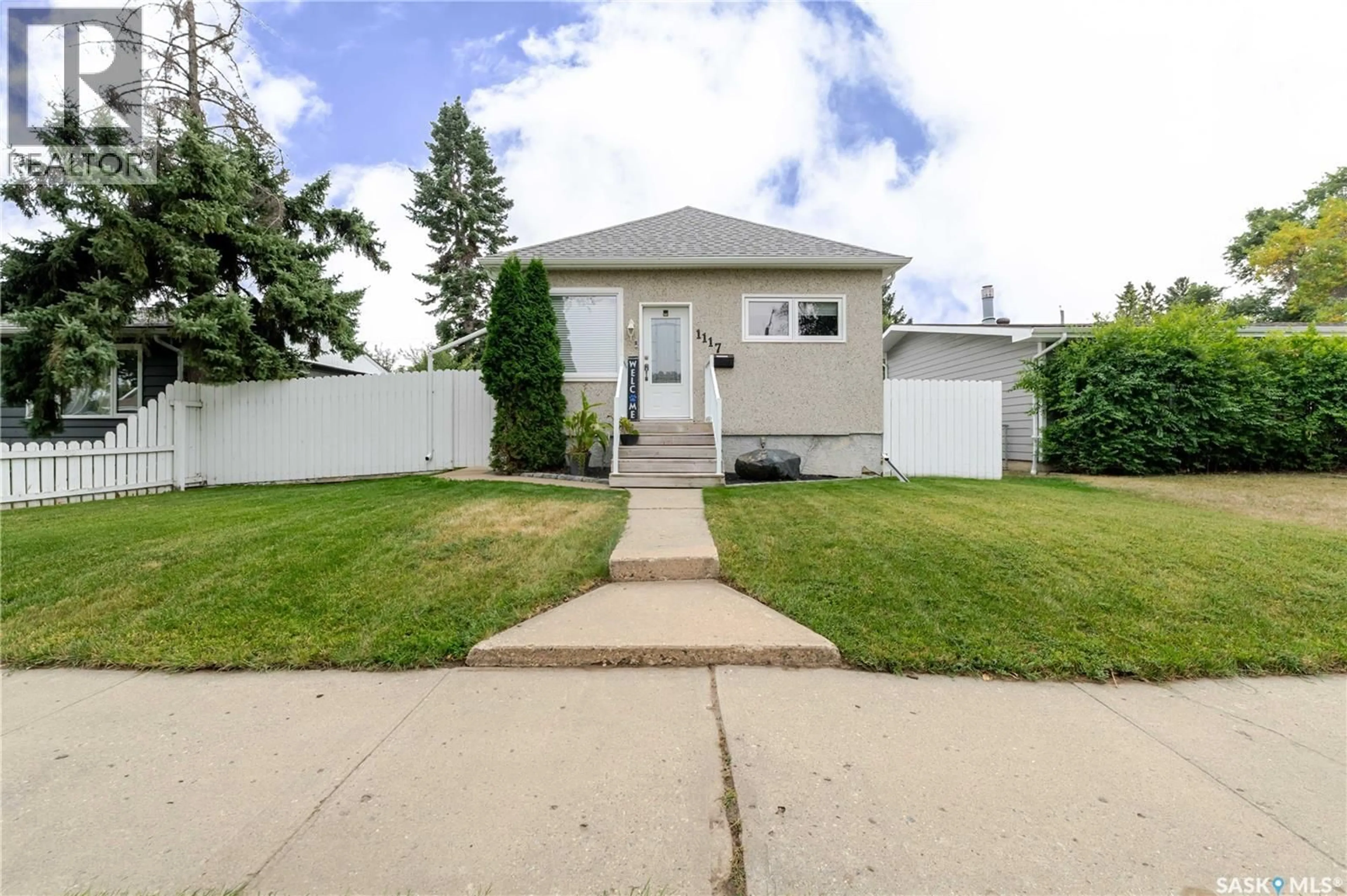 Home with vinyl exterior material, street for 1117 IROQUOIS STREET, Moose Jaw Saskatchewan S6H5C1