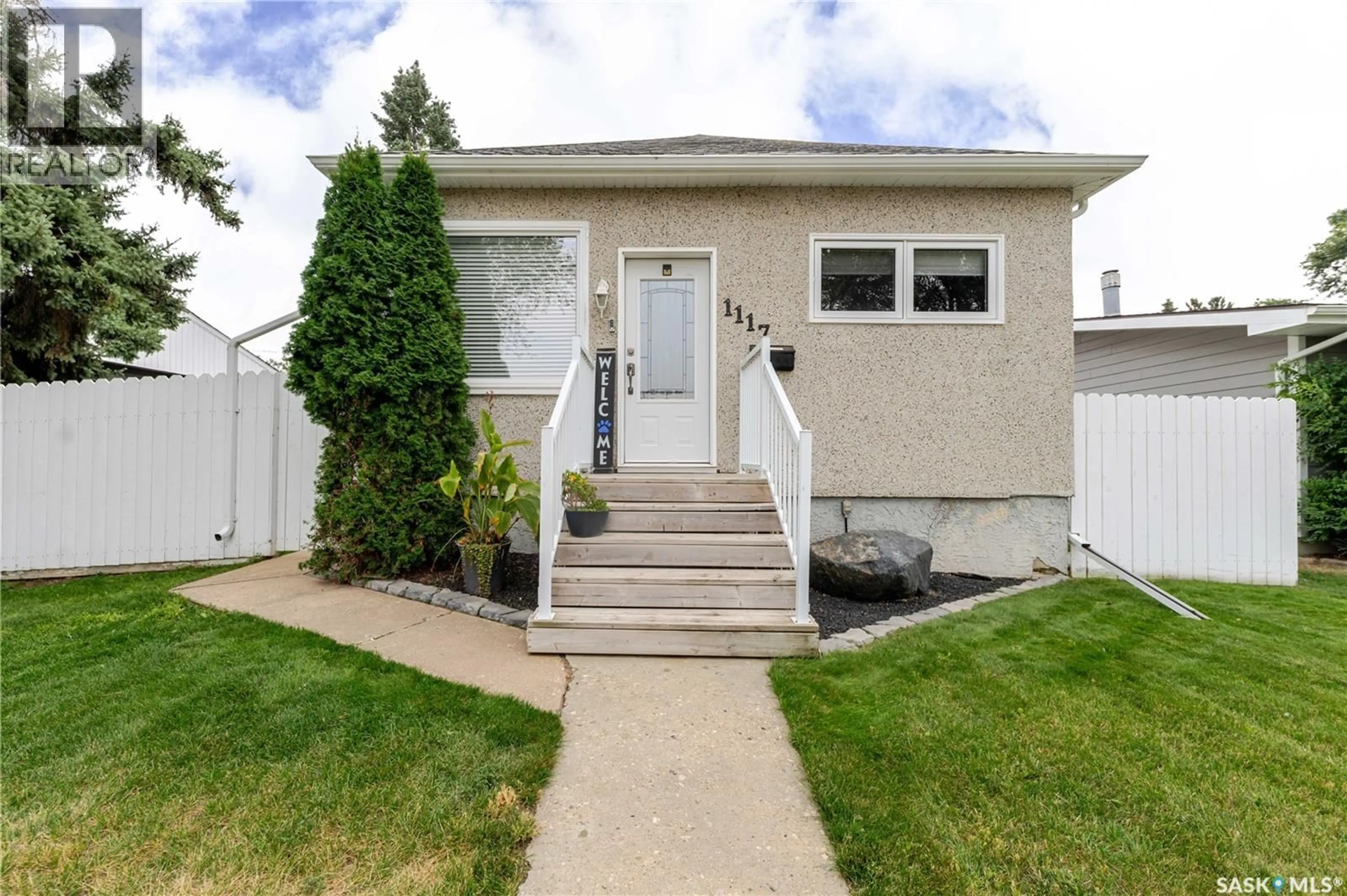 Home with vinyl exterior material, street for 1117 IROQUOIS STREET, Moose Jaw Saskatchewan S6H5C1