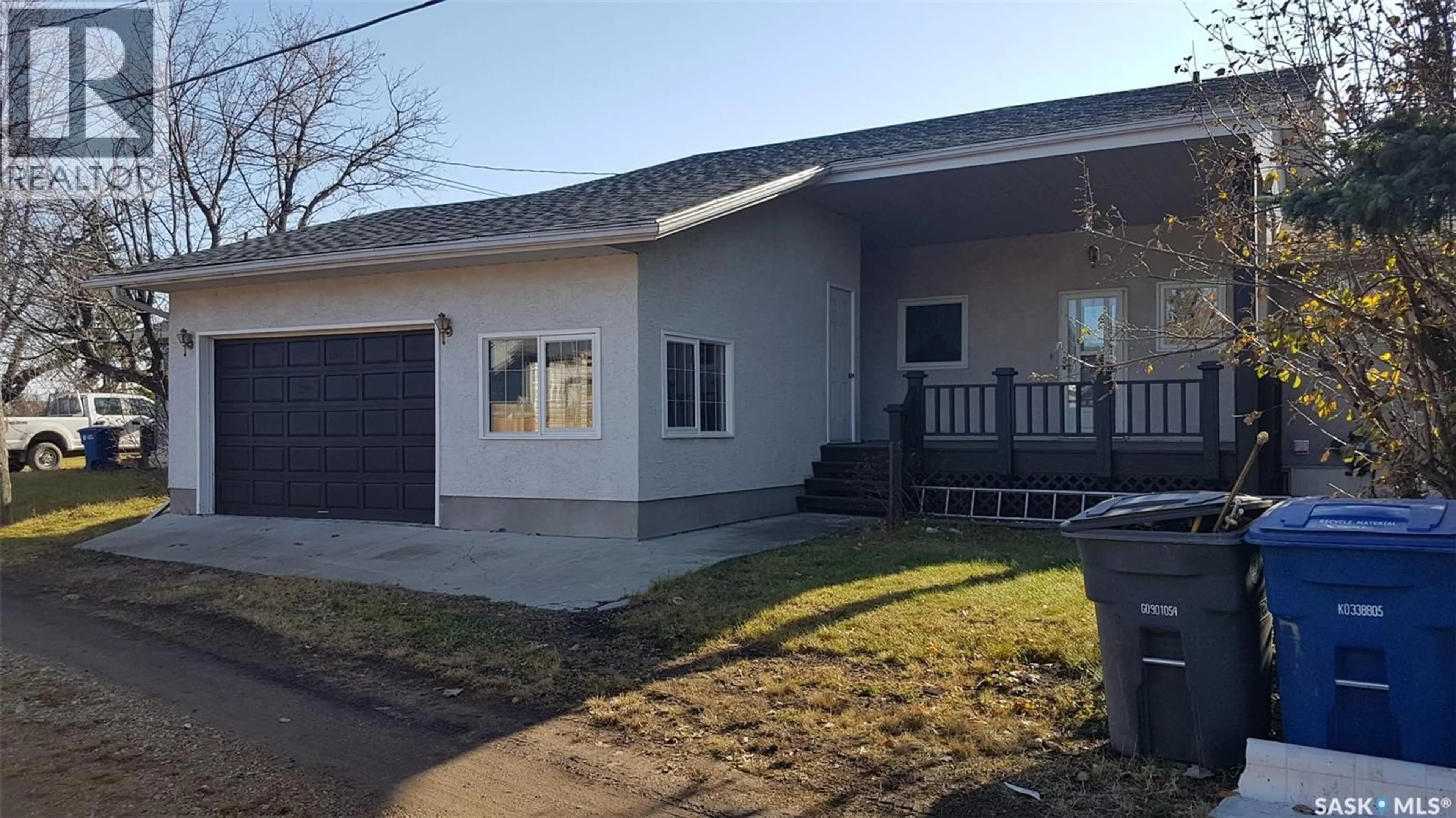 Home with vinyl exterior material, street for 402 FOURTH STREET, Kipling Saskatchewan S0G2S0