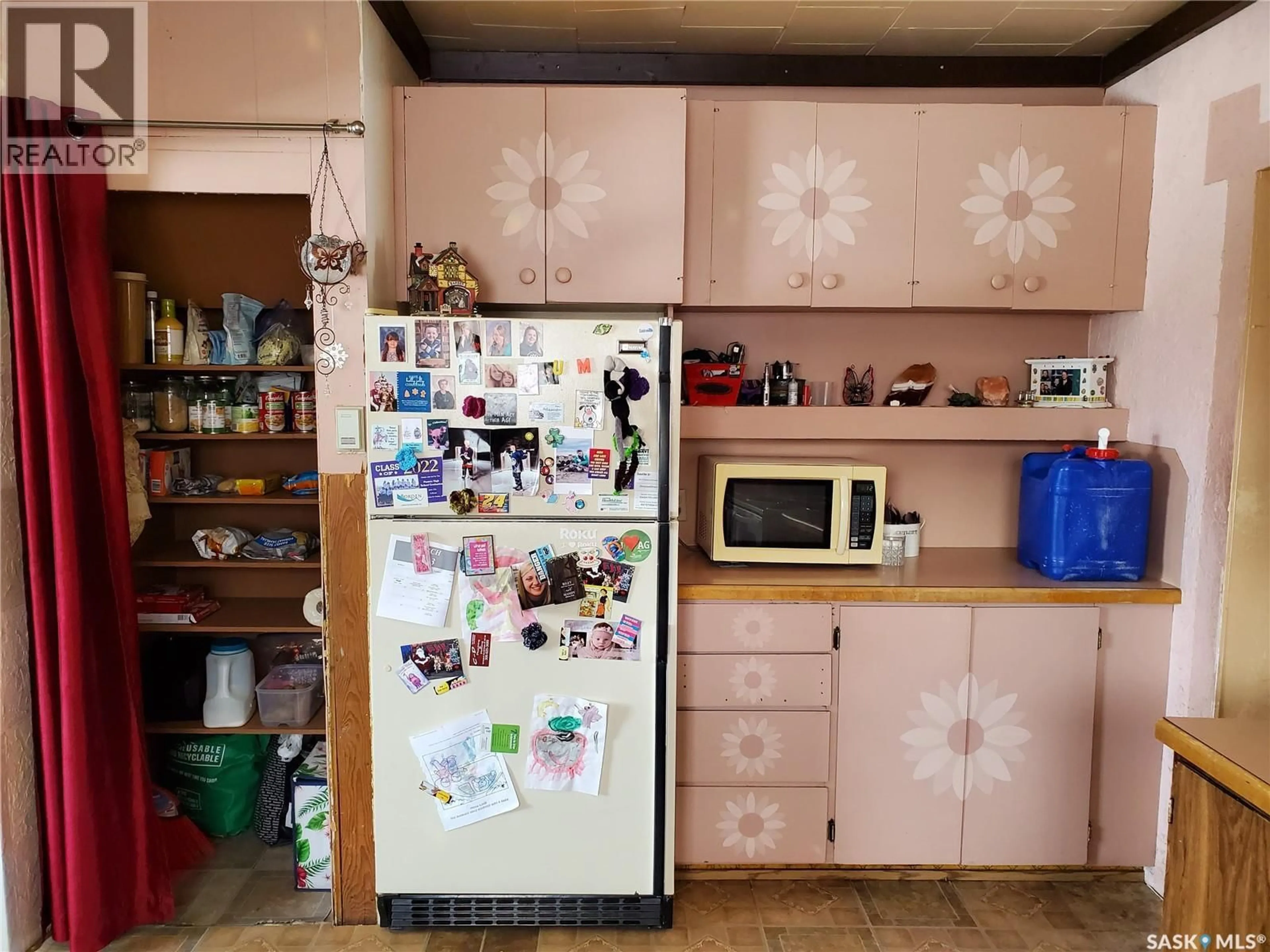 Standard kitchen, unknown for 321 1ST STREET, Ponteix Saskatchewan S0N1Z0