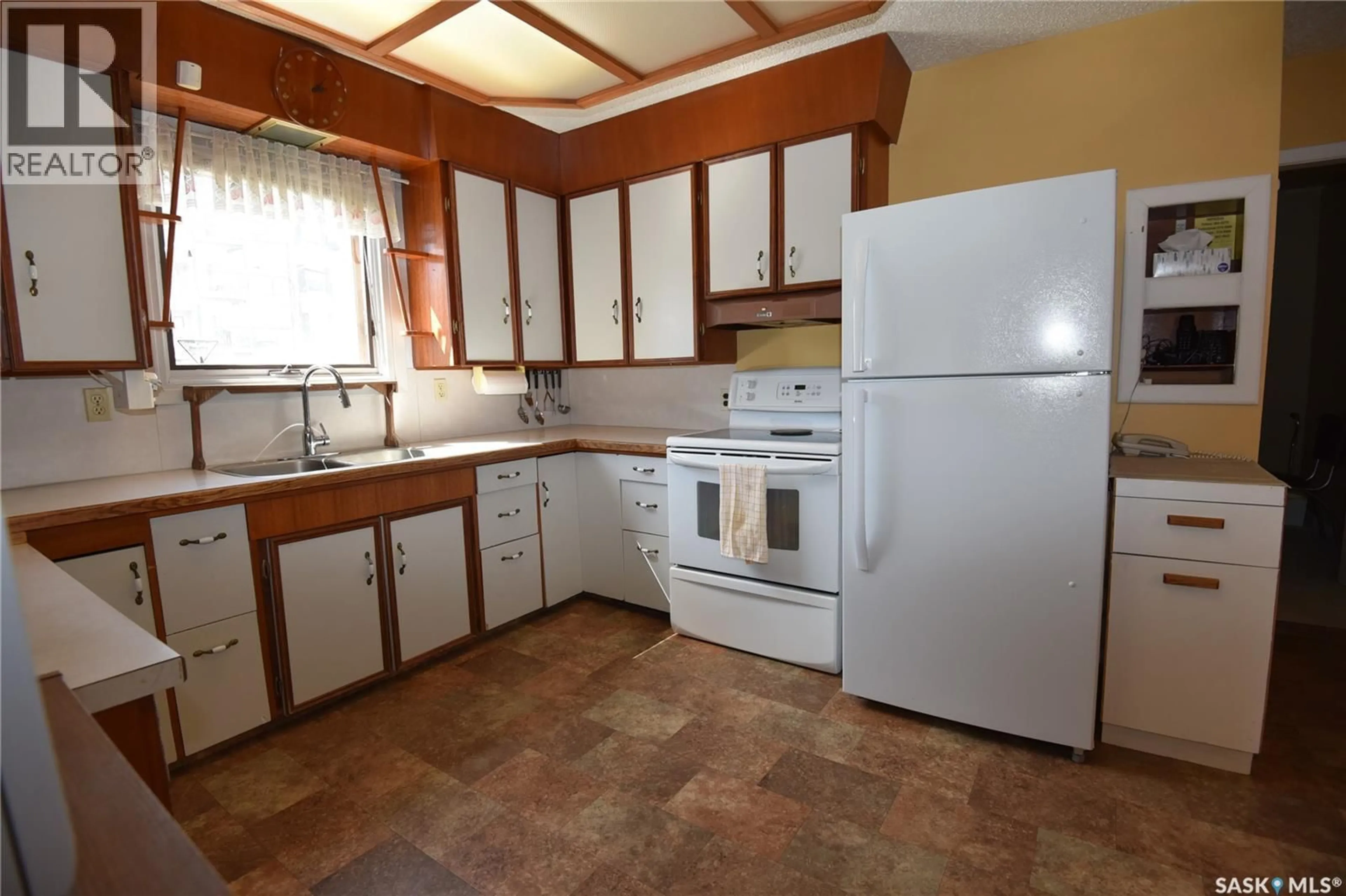 Standard kitchen, unknown for 220 2ND STREET, Nipawin Saskatchewan S0E1E0