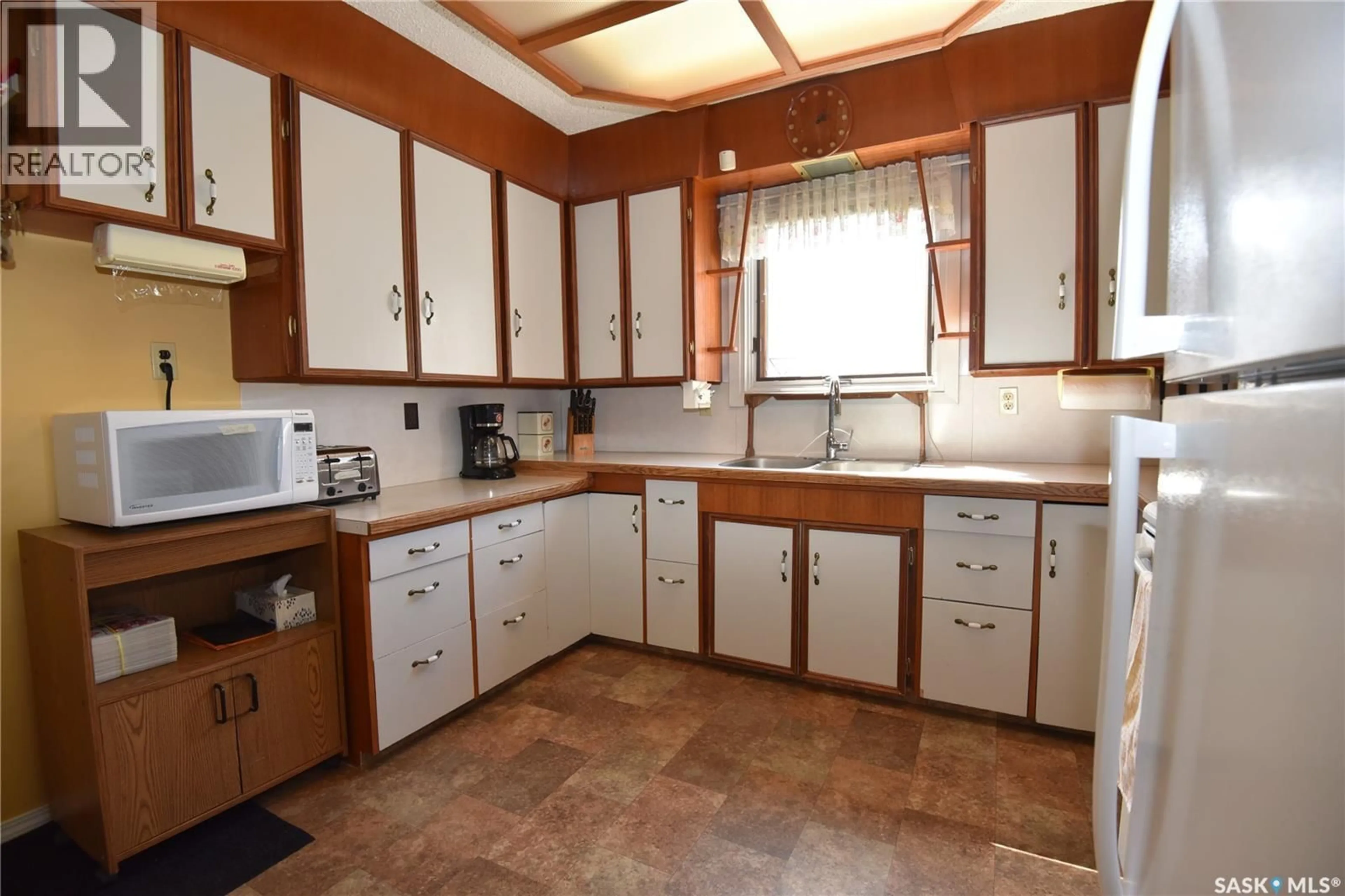 Standard kitchen, ceramic/tile floor for 220 2ND STREET, Nipawin Saskatchewan S0E1E0