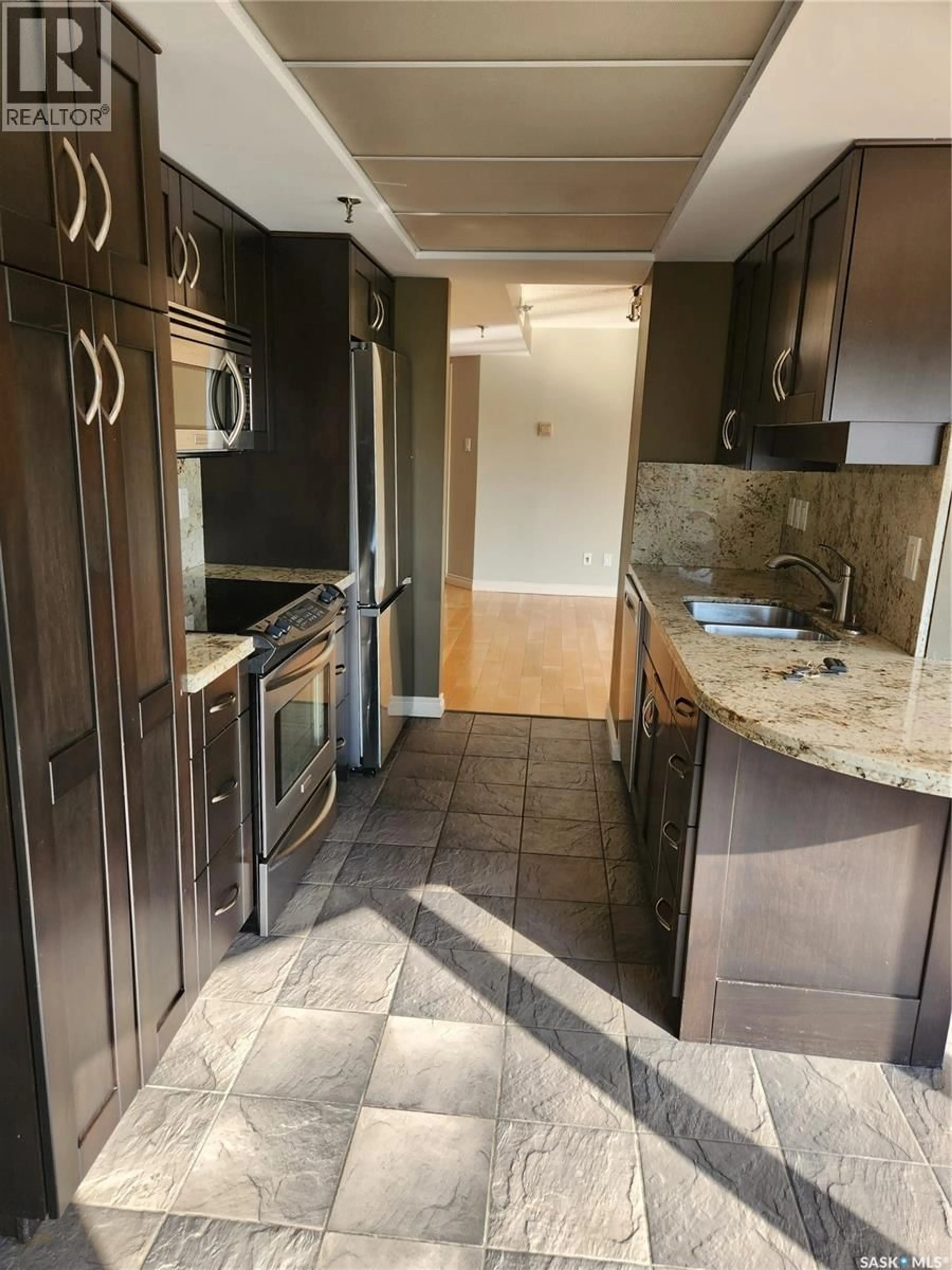 Standard kitchen, ceramic/tile floor for 424 - 570 SPADINA CRESCENT, Saskatoon Saskatchewan S7K6X7