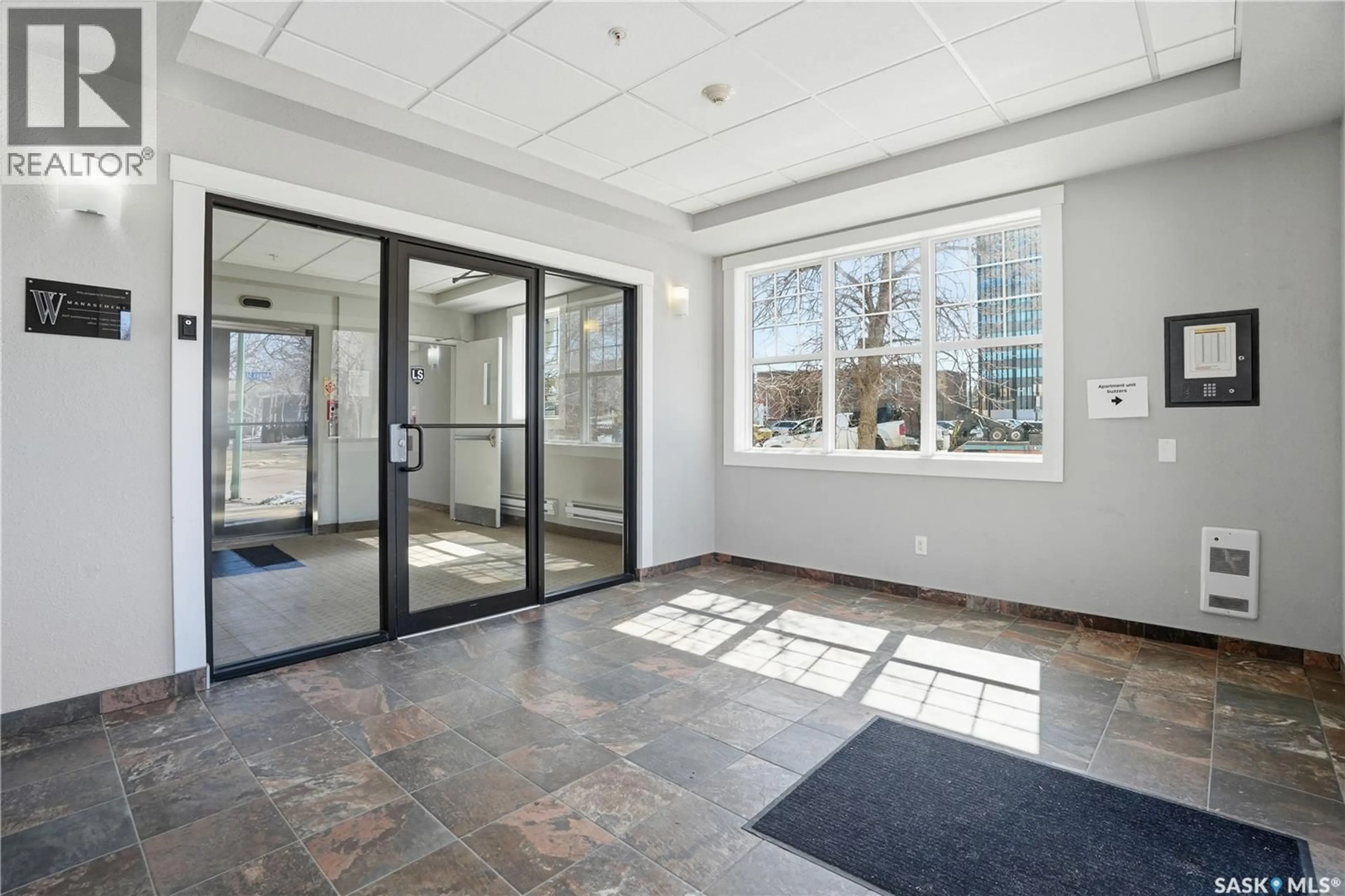 Indoor foyer for 407 - 2255 ANGUS STREET, Regina Saskatchewan S4T2A3