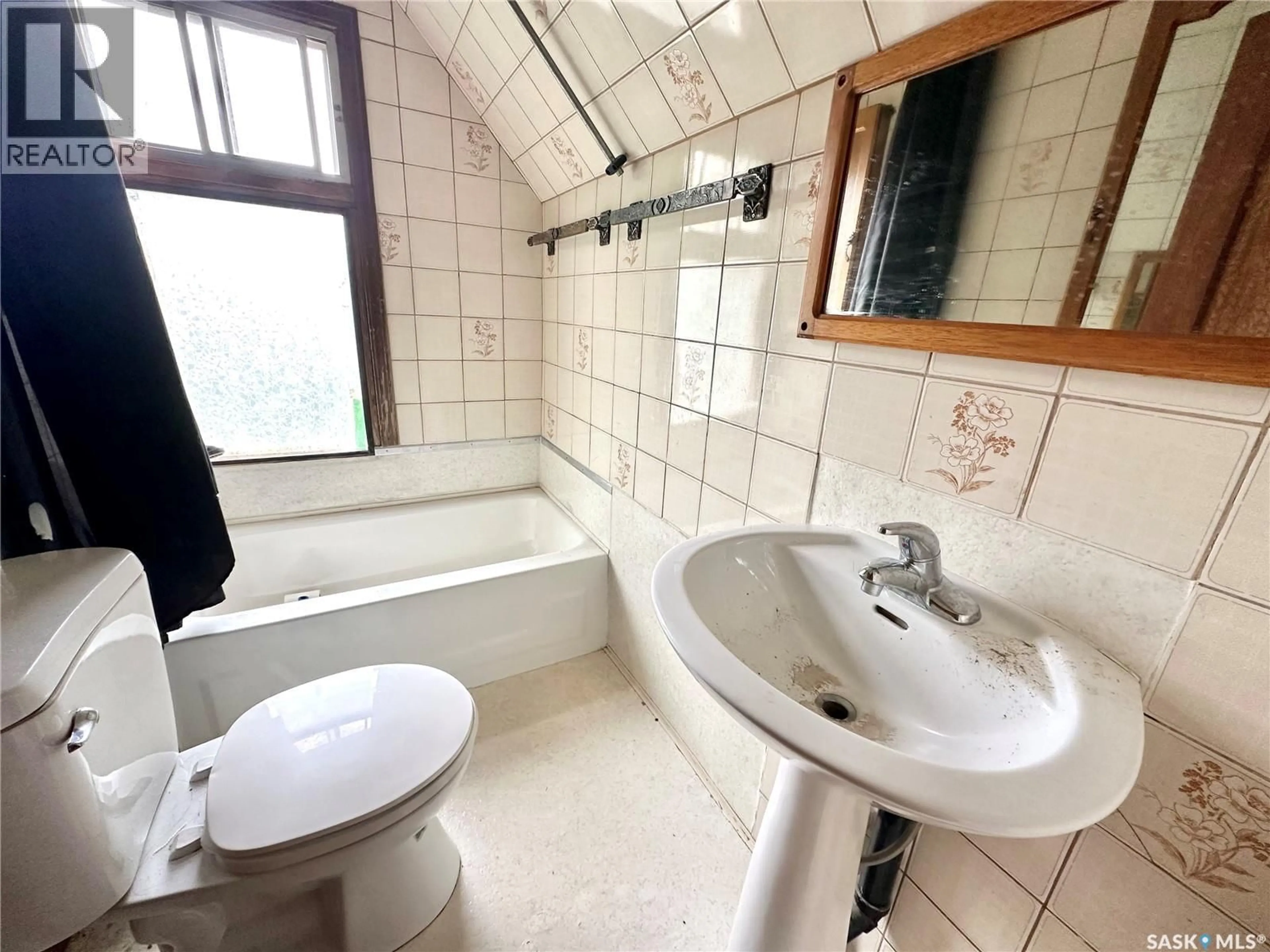 Standard bathroom, unknown for 1341 97TH STREET, North Battleford Saskatchewan S9A0J8