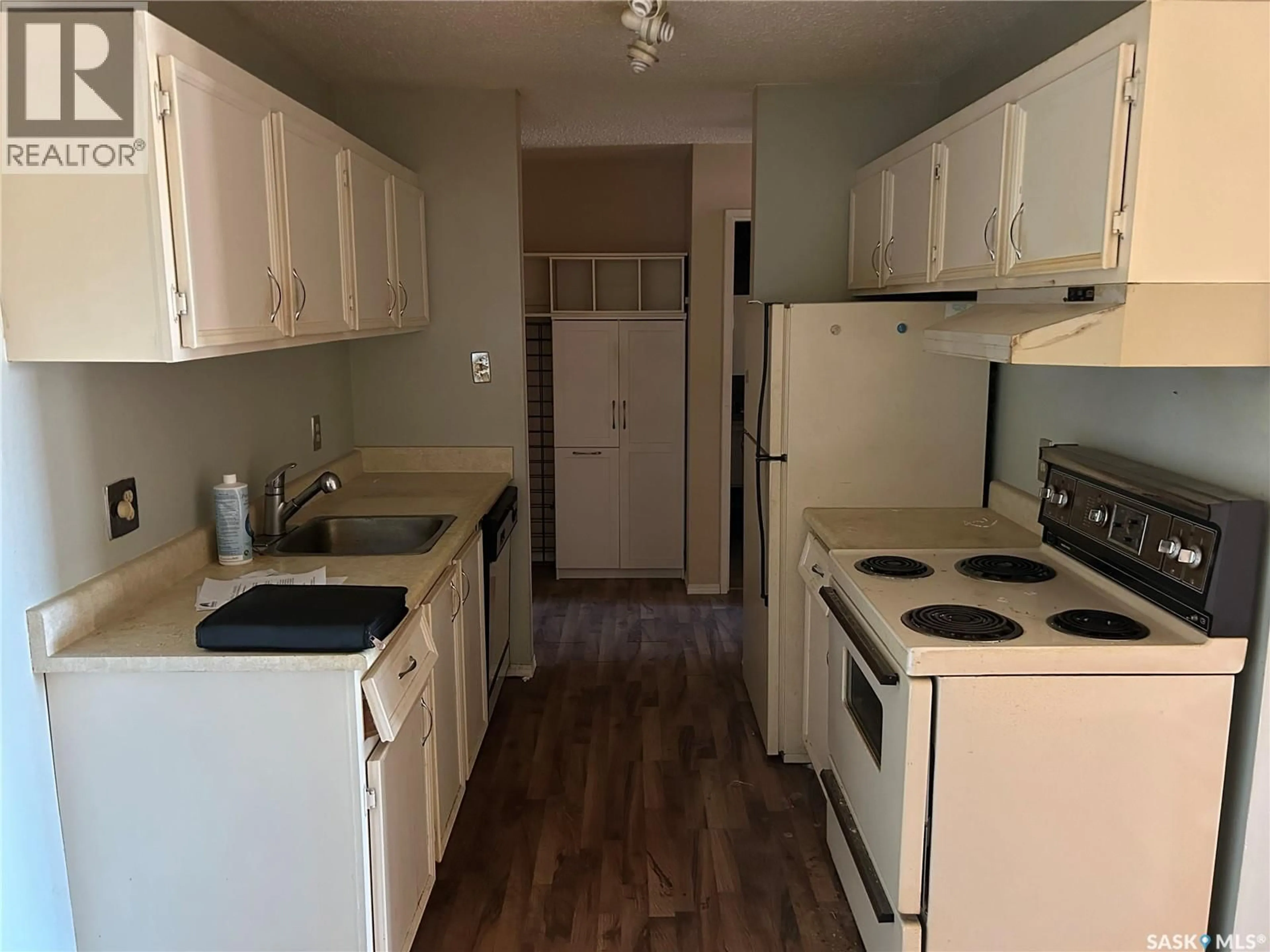 Standard kitchen, unknown for 207C - 201 TAIT PLACE, Saskatoon Saskatchewan S7H5L8