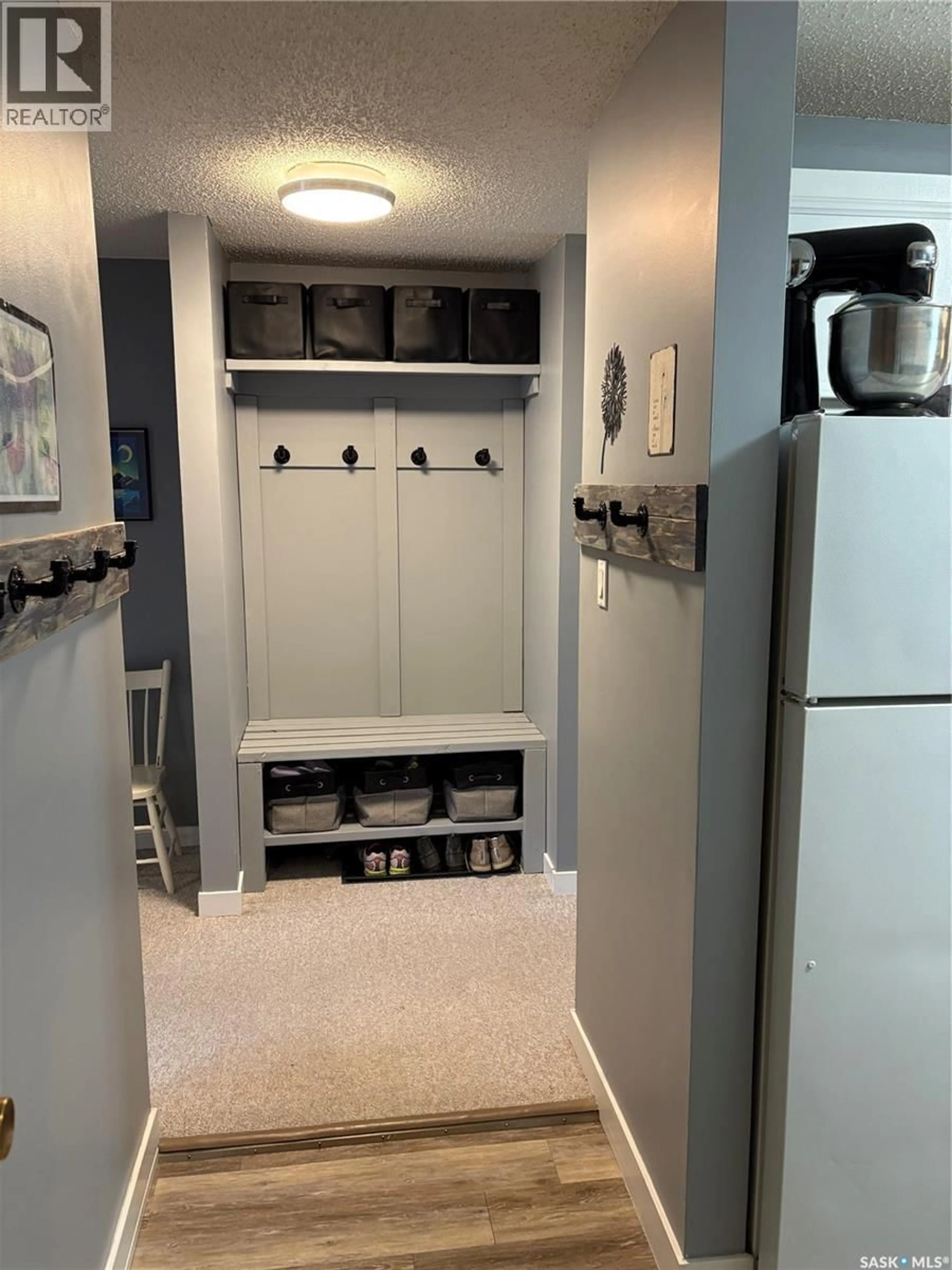 Indoor entryway for 207C - 209 TAIT PLACE, Saskatoon Saskatchewan S7H5L8