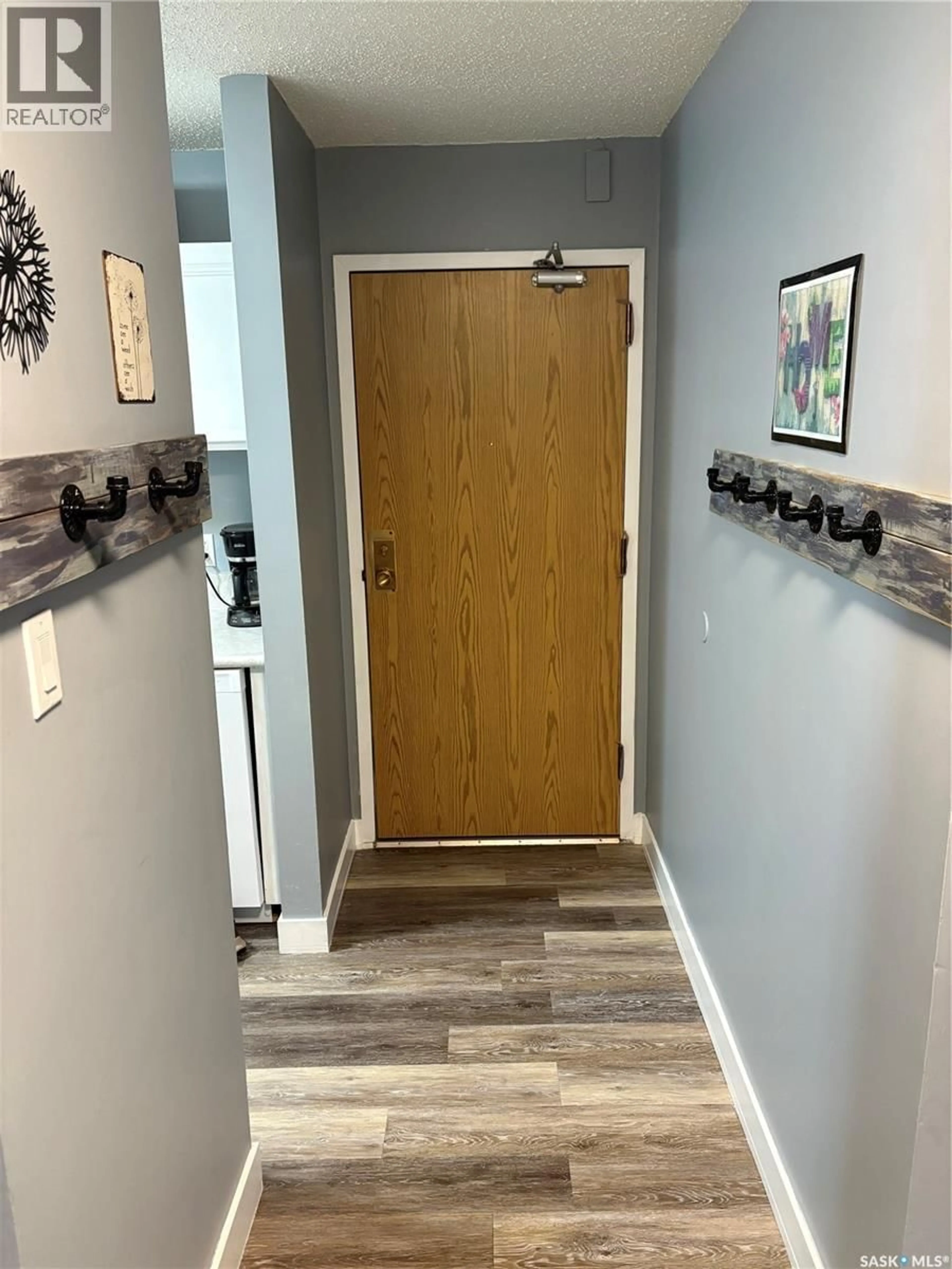 Indoor entryway for 207C - 209 TAIT PLACE, Saskatoon Saskatchewan S7H5L8