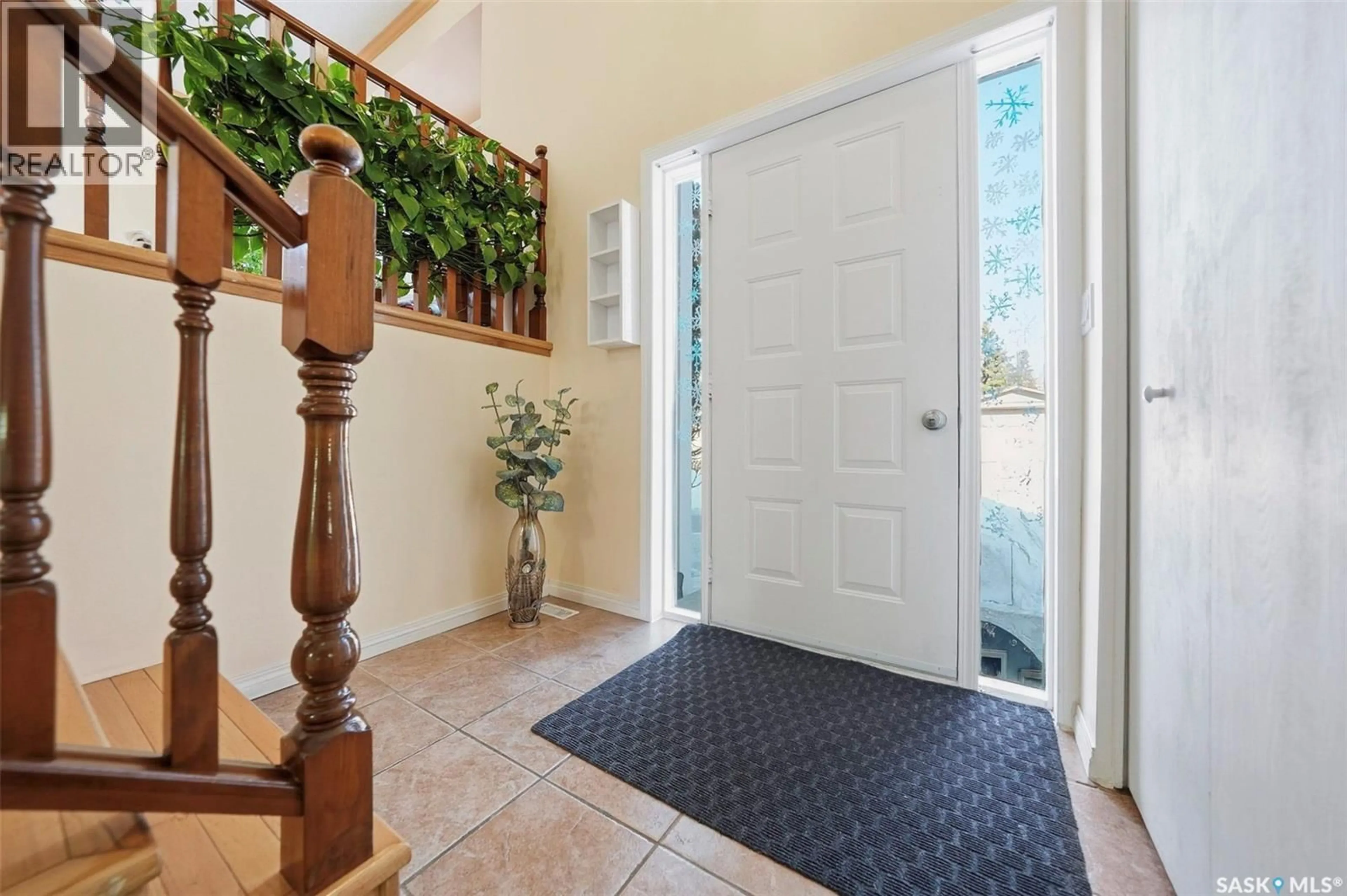 Indoor entryway for 111 GUSTIN CRESCENT, Saskatoon Saskatchewan S7H6H7