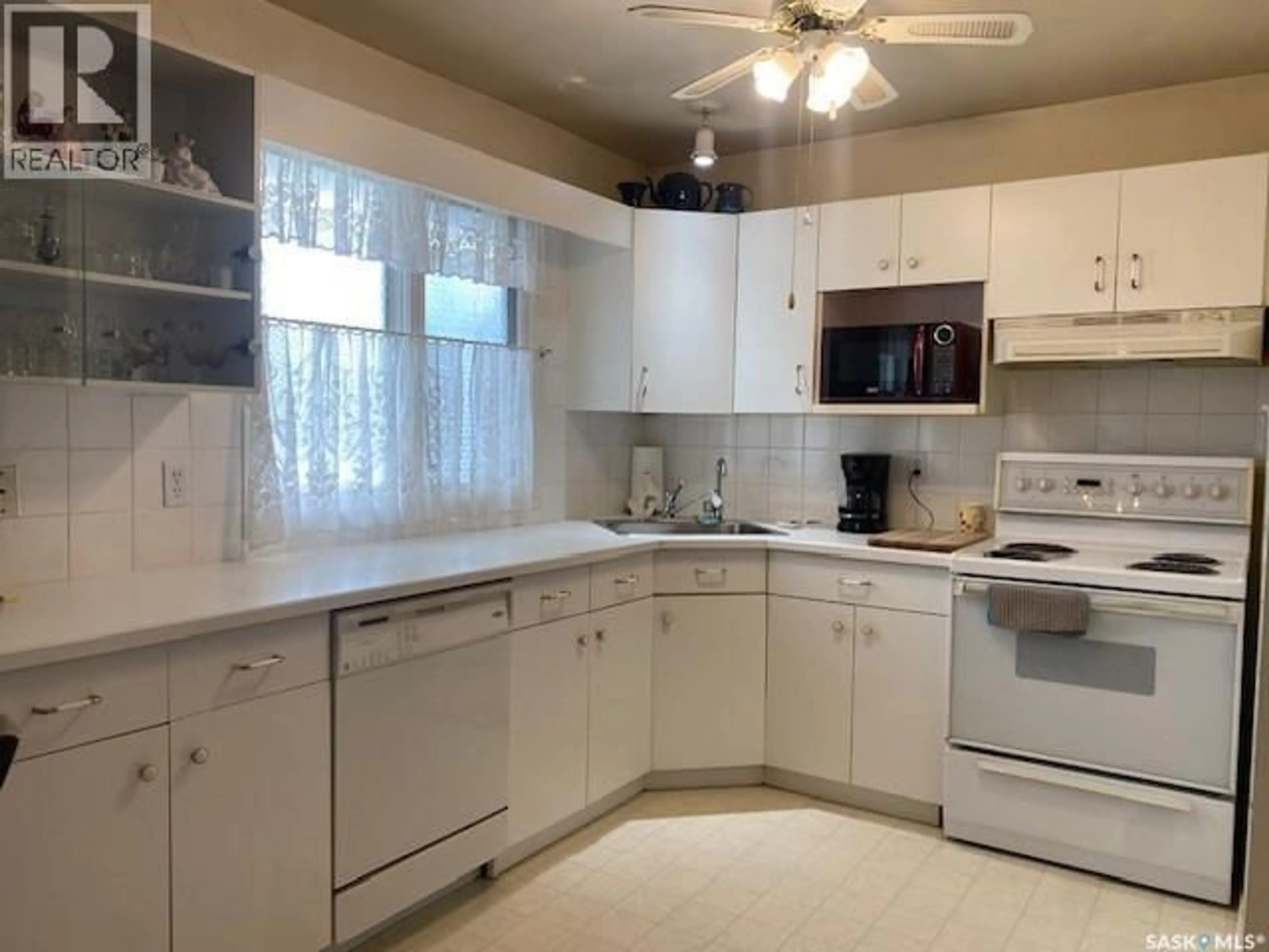 Standard kitchen, ceramic/tile floor for 53 GARDINER AVENUE, Regina Saskatchewan S4S4P5