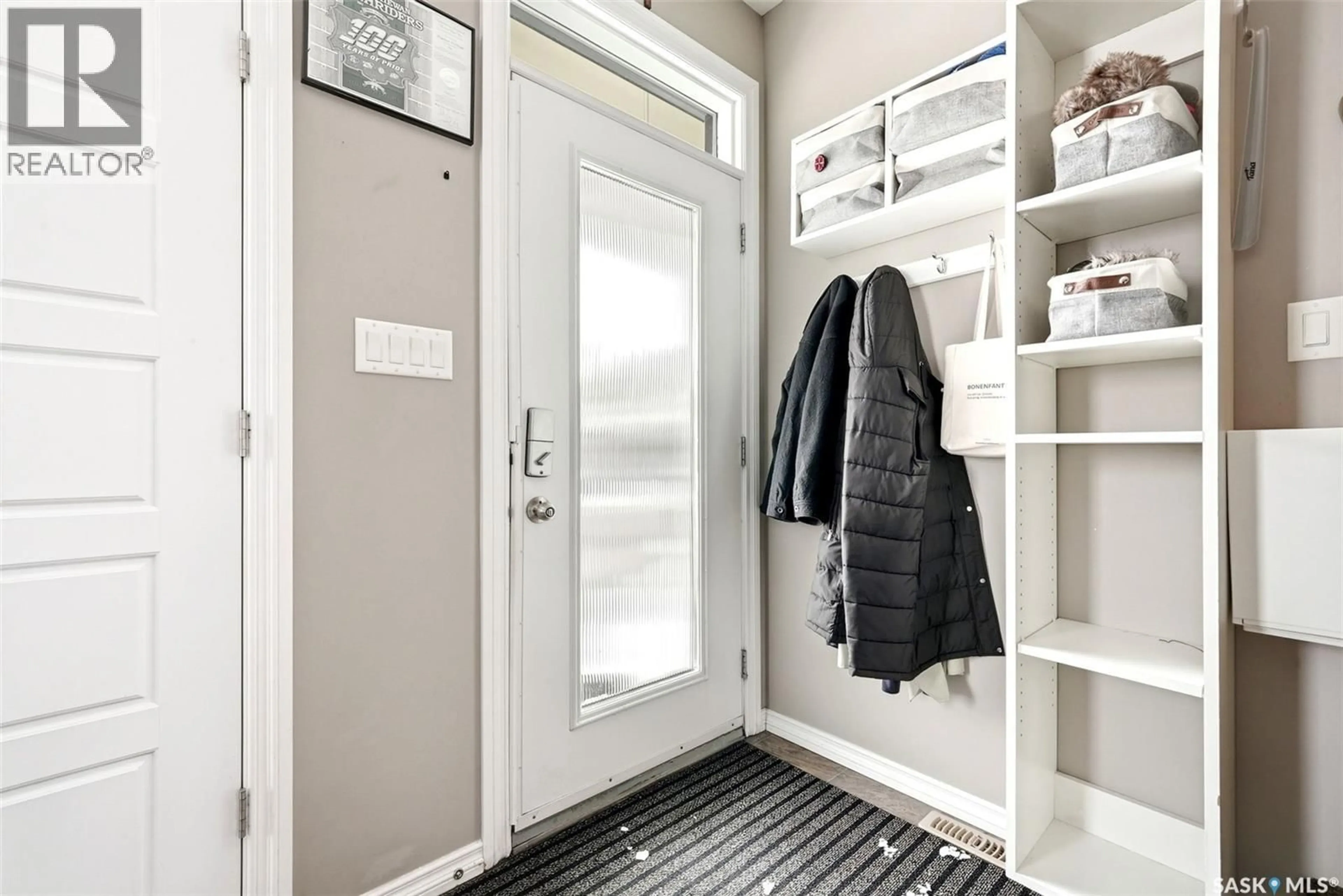 Indoor entryway for 148 3229 ELGAARD DRIVE, Regina Saskatchewan S4X0L2