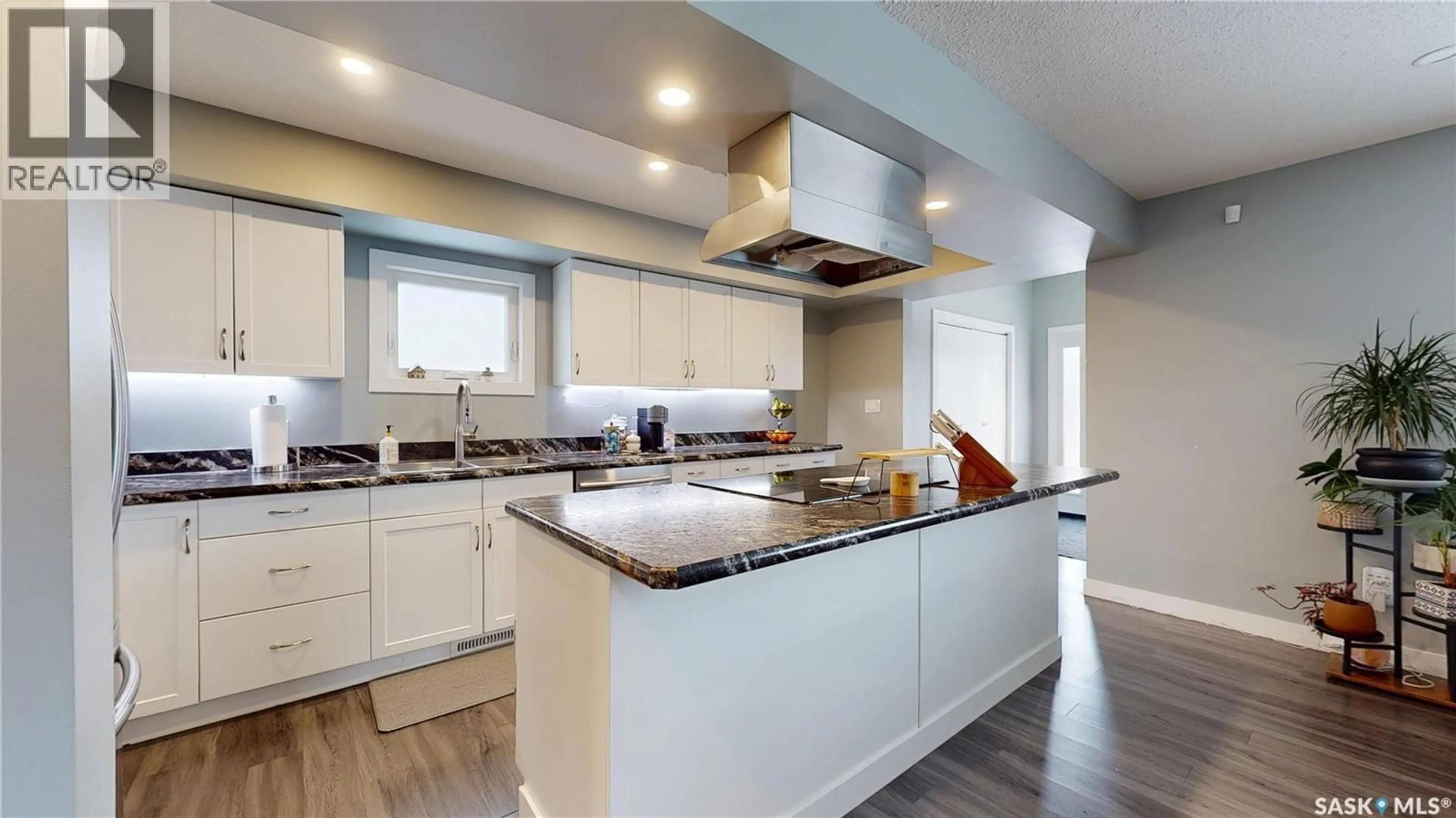 Open concept kitchen, unknown for 60 CHARLES CRESCENT, Regina Saskatchewan S4T5X4