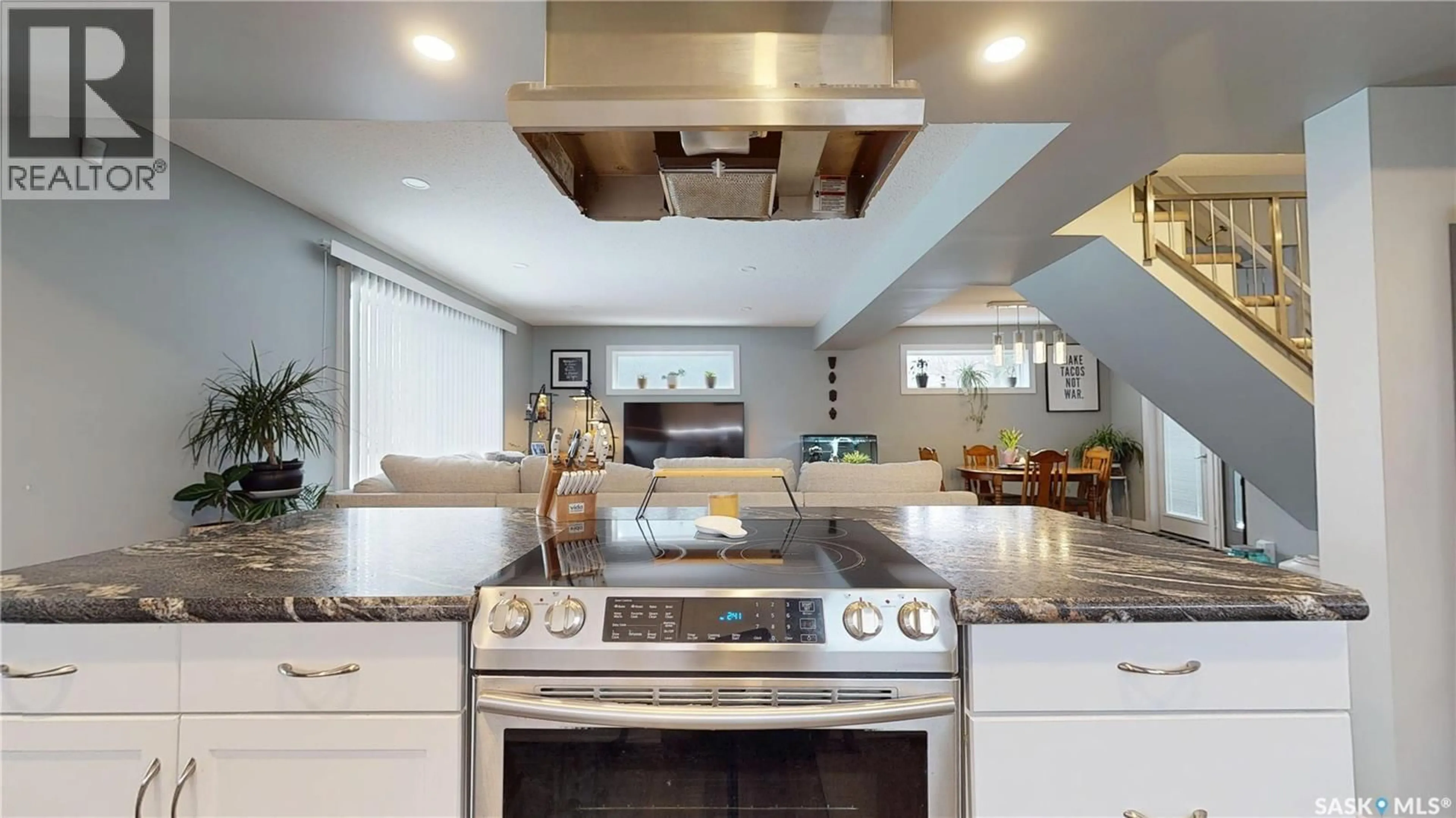 Contemporary kitchen, ceramic/tile floor for 60 CHARLES CRESCENT, Regina Saskatchewan S4T5X4