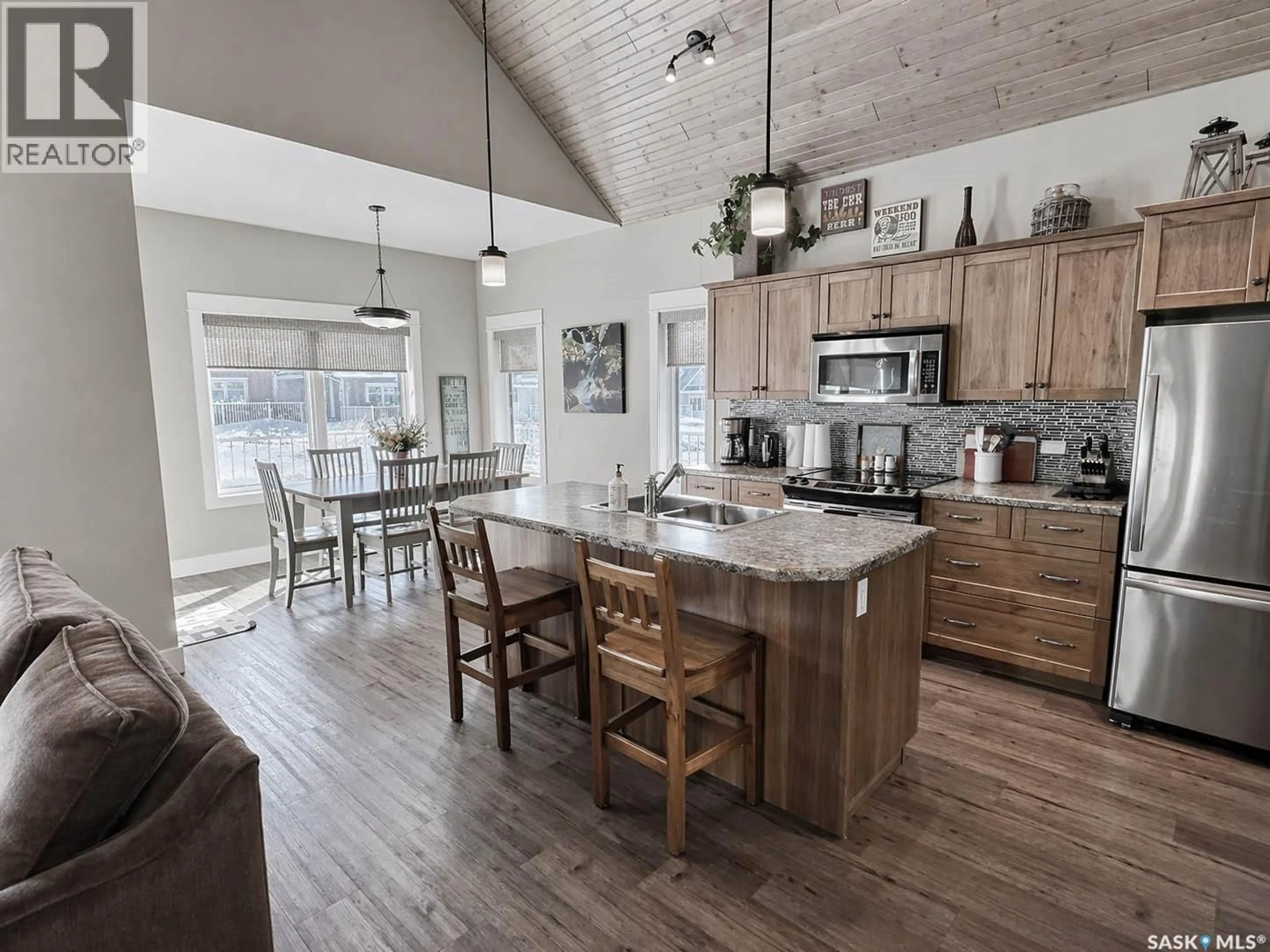 Open concept kitchen, wood/laminate floor for 6 ELKRIDGE DRIVE, Elk Ridge Saskatchewan S0J2Y0