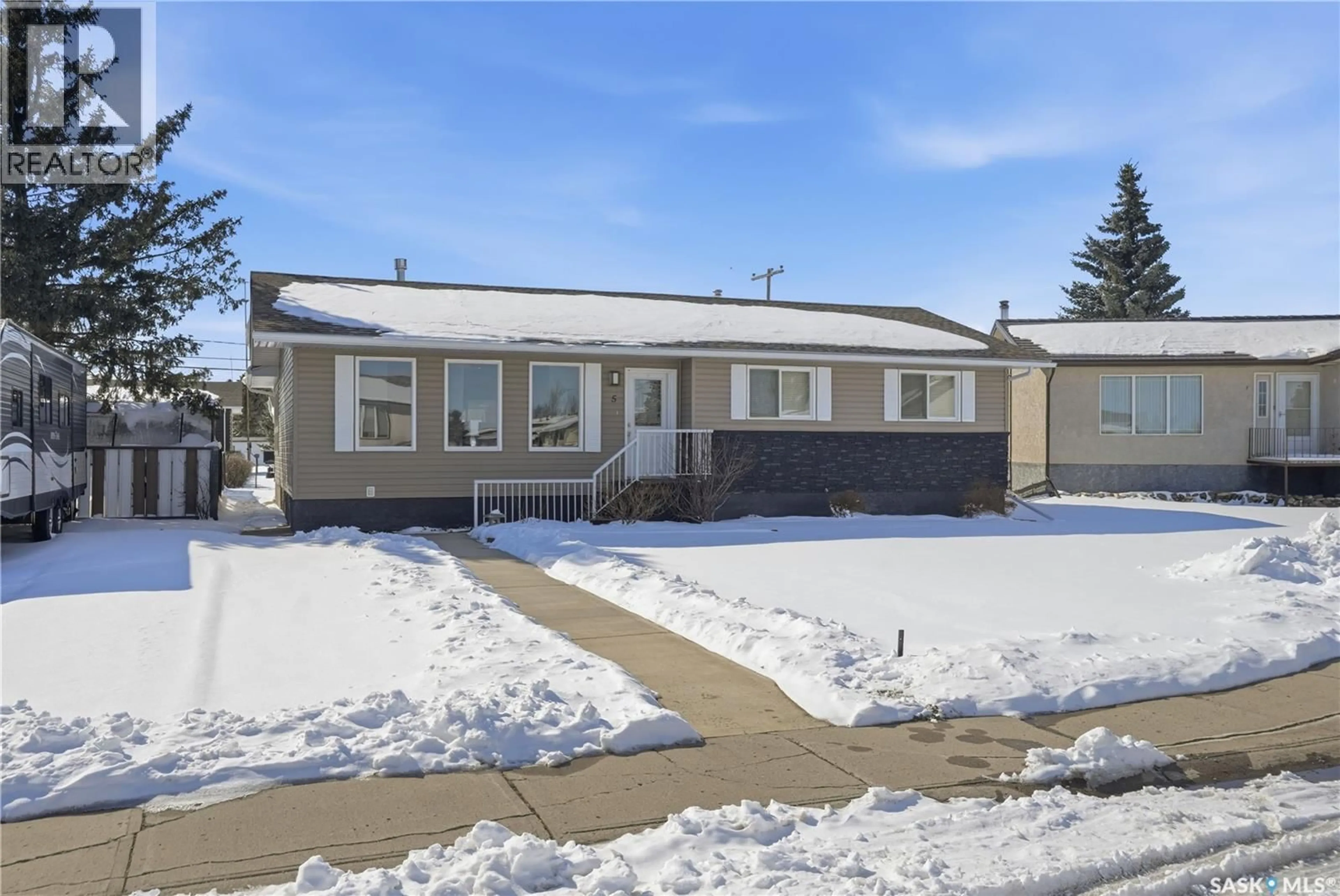 Home with vinyl exterior material, street for 5 MORIN CRESCENT, Gravelbourg Saskatchewan S0H1X0