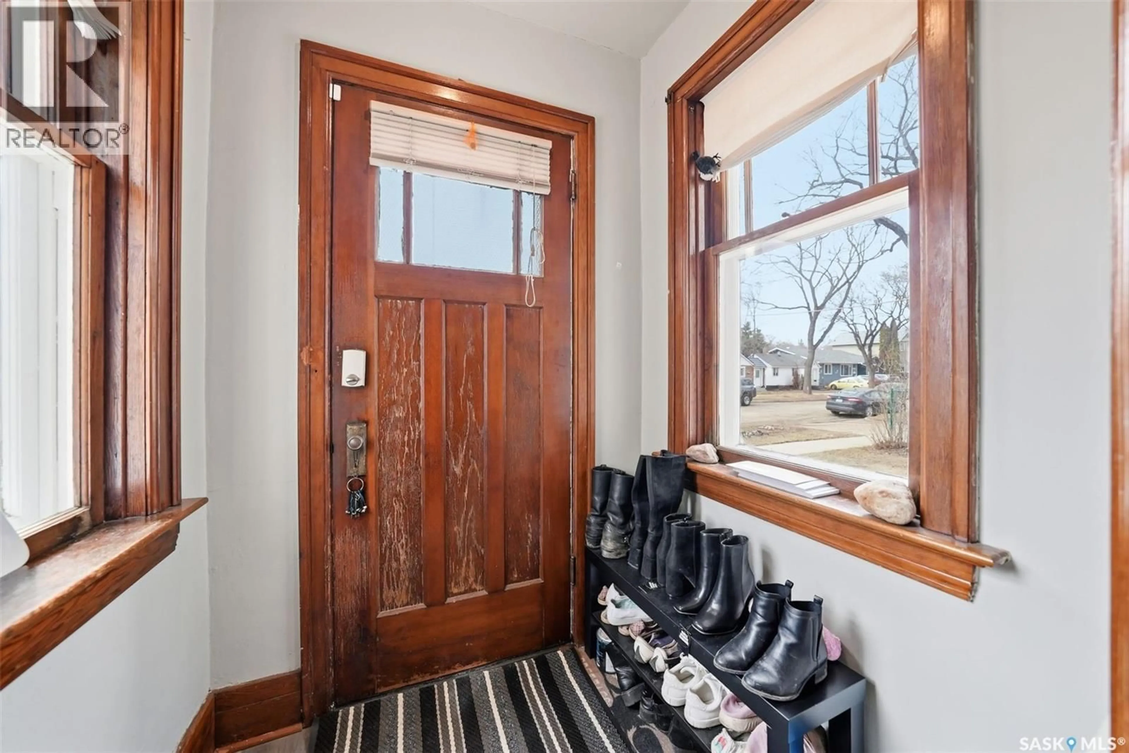 Indoor entryway for 1306 C AVENUE, Saskatoon Saskatchewan S7L1K8