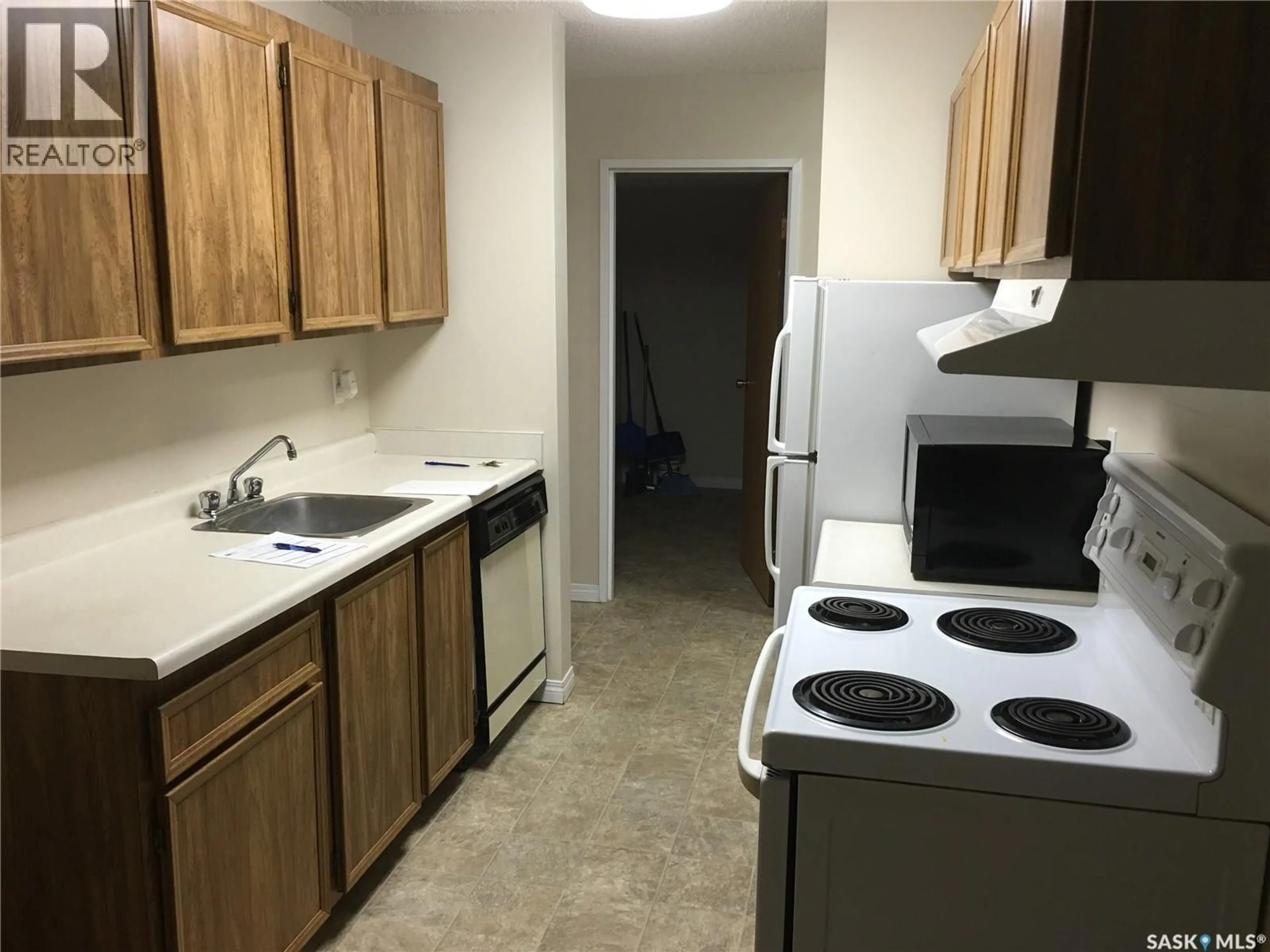 Standard kitchen, unknown for 106 - 1822 EAGLESHAM AVENUE, Weyburn Saskatchewan S4H3A8