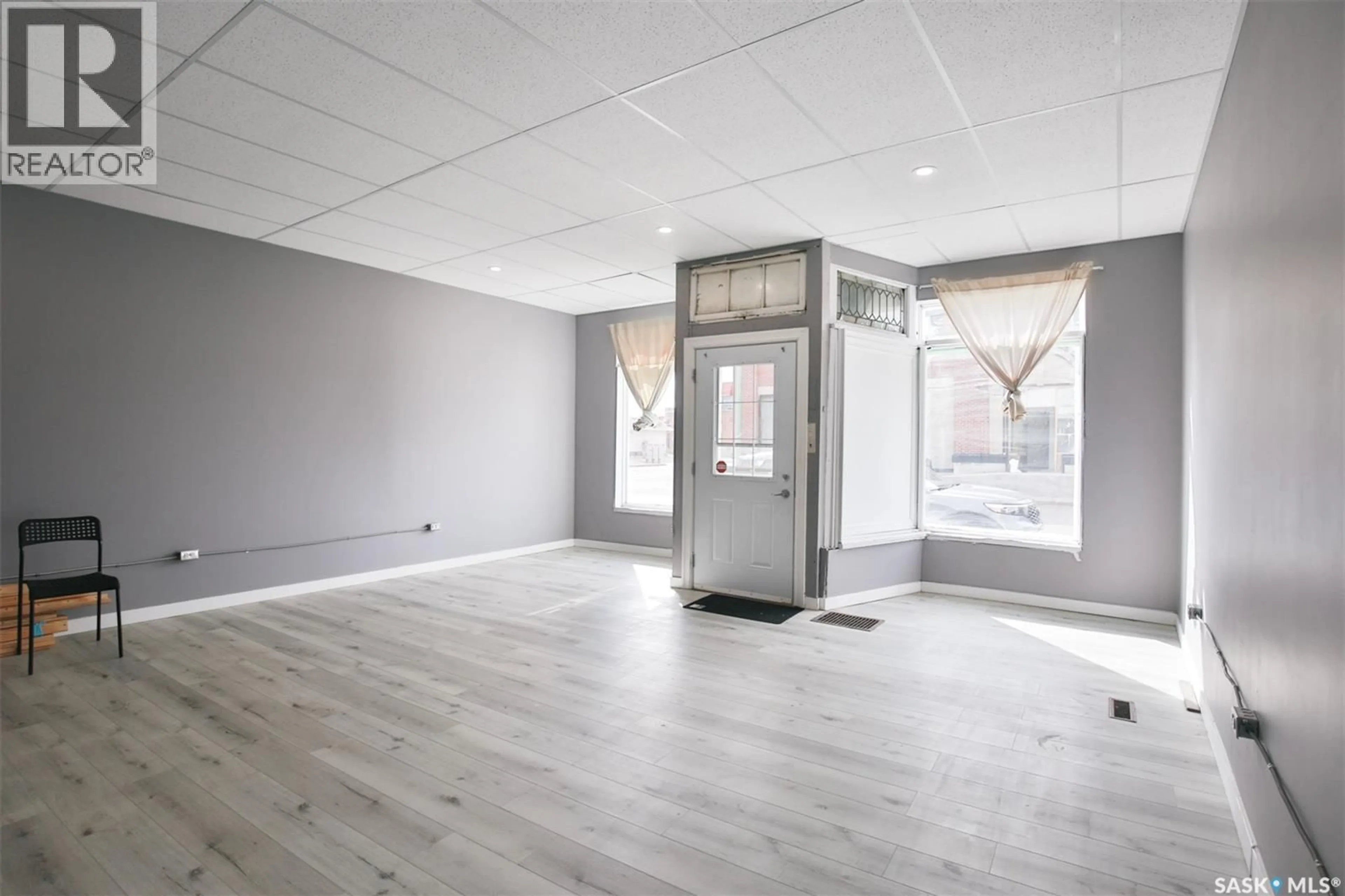 Indoor foyer for 306 FAIRFORD STREET, Moose Jaw Saskatchewan S6H1V9