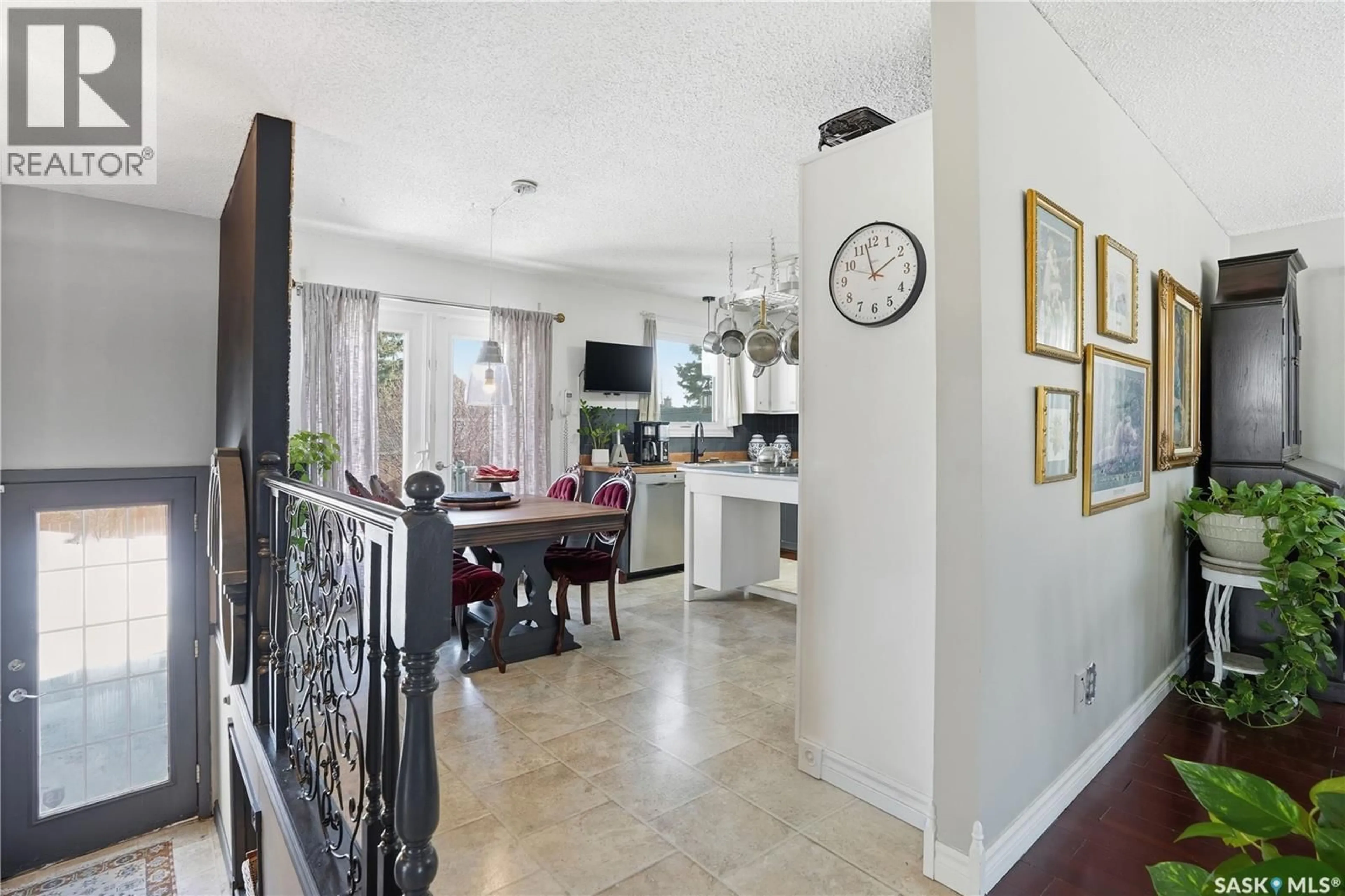 Indoor foyer for 19 TATE STREET, Regina Saskatchewan S4X1X3