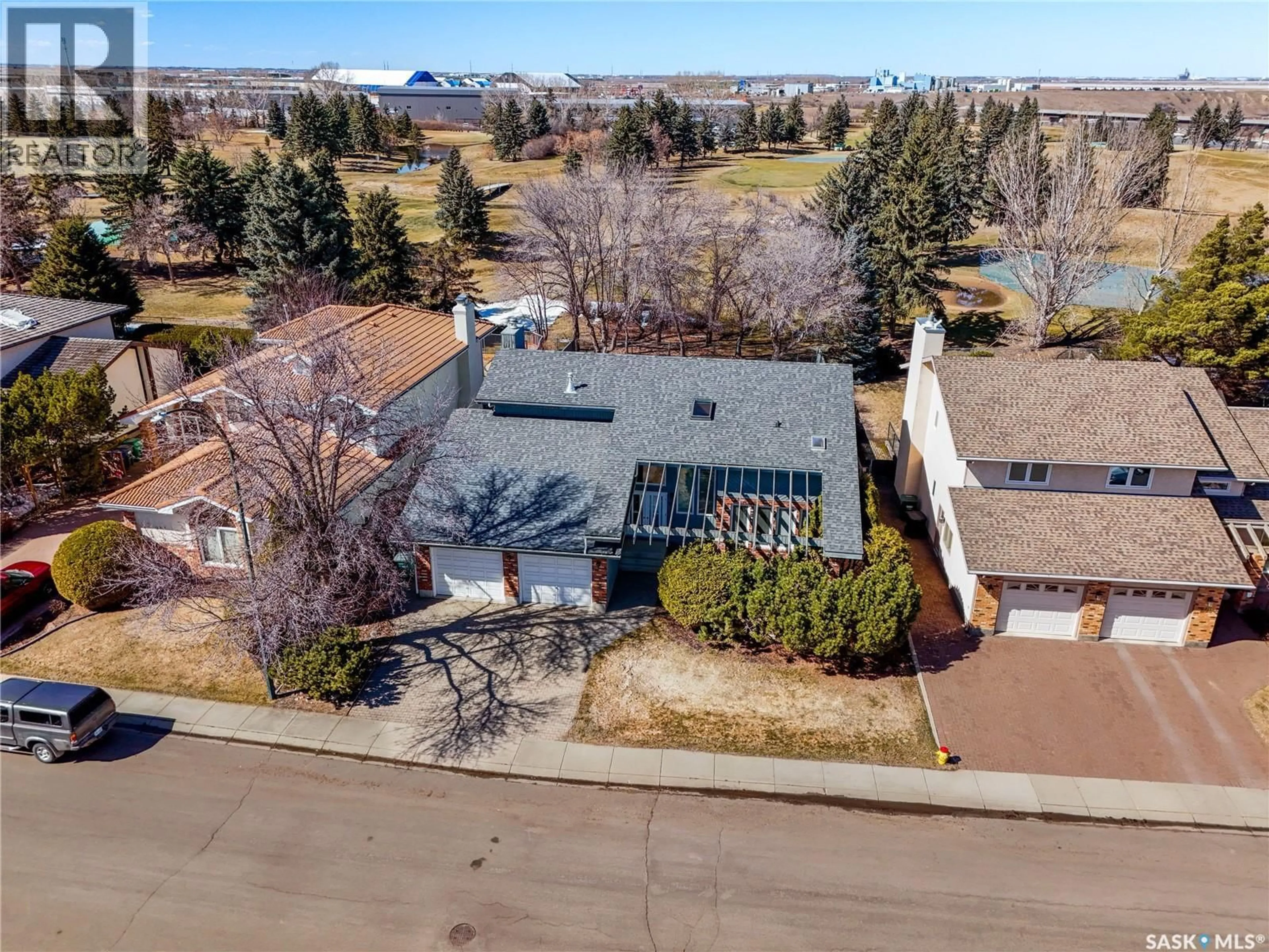 A pic from outside/outdoor area/front of a property/back of a property/a pic from drone, street for 215 MALLIN CRESCENT, Saskatoon Saskatchewan S7K7X3