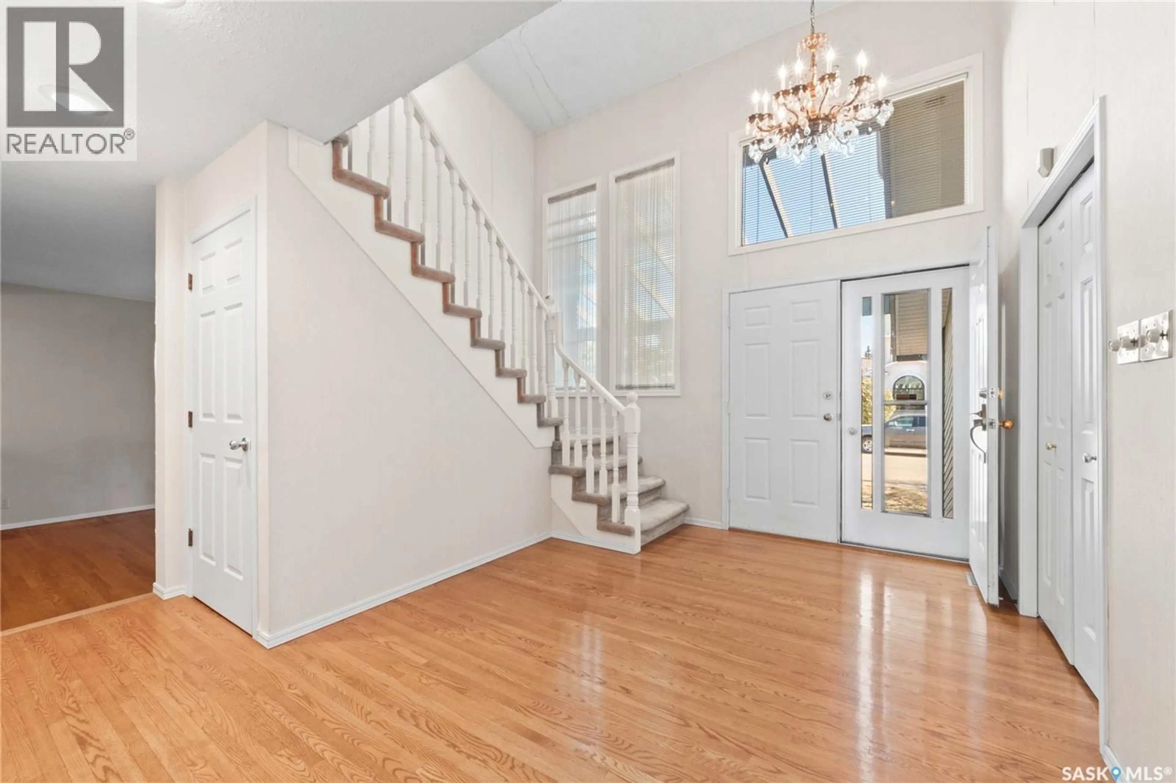 Indoor entryway for 215 MALLIN CRESCENT, Saskatoon Saskatchewan S7K7X3