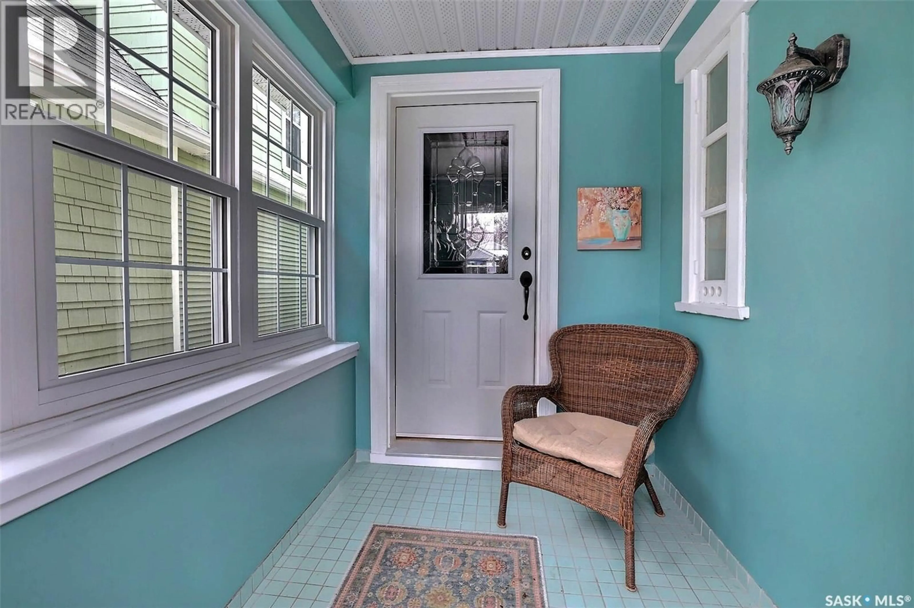 Indoor entryway for 2834 RAE STREET, Regina Saskatchewan S4S1R3