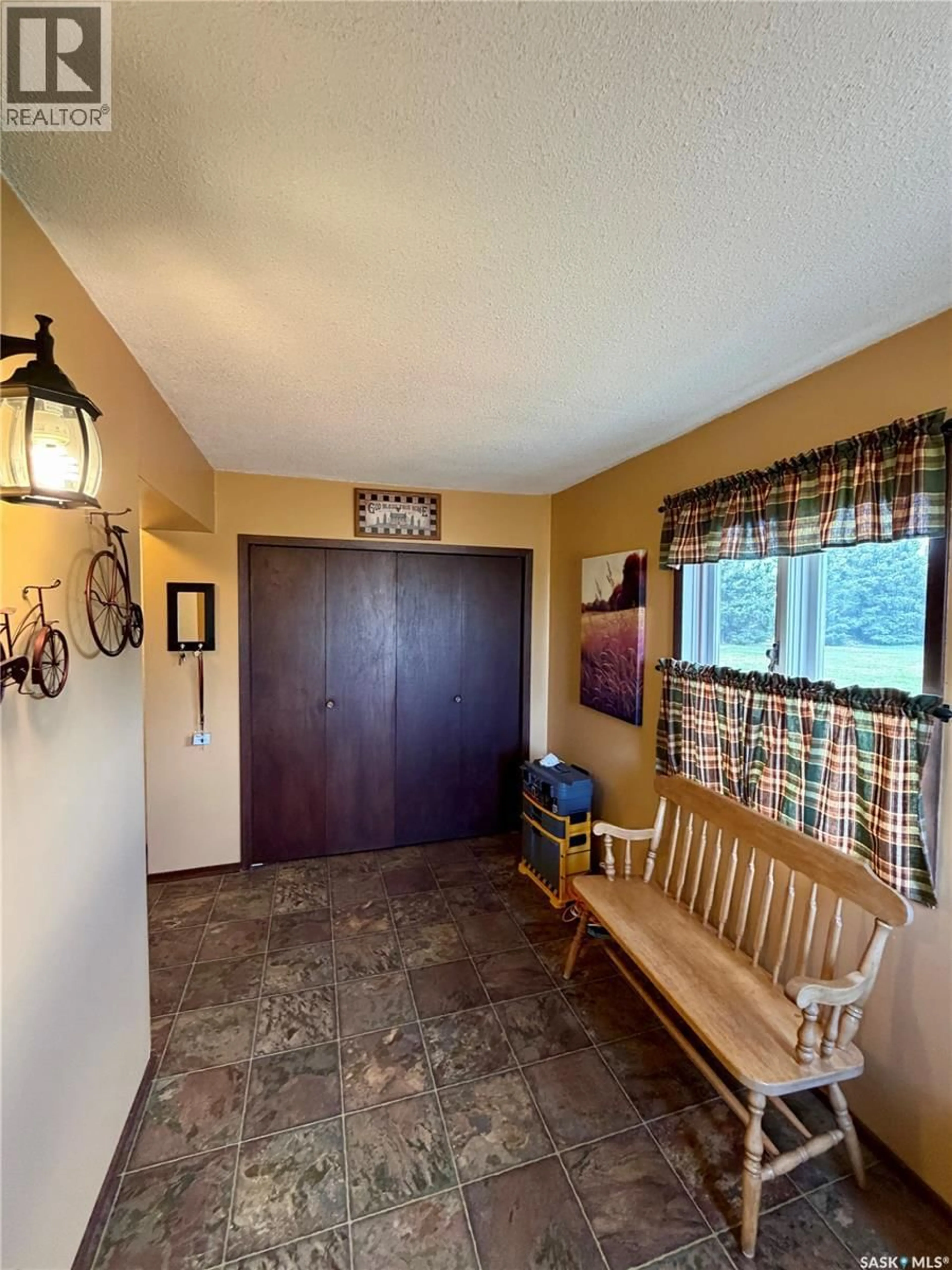 Indoor entryway for 50 HARDER ACREAGE ACRES, Swift Current Rm No. 137 Saskatchewan S0N2Y0