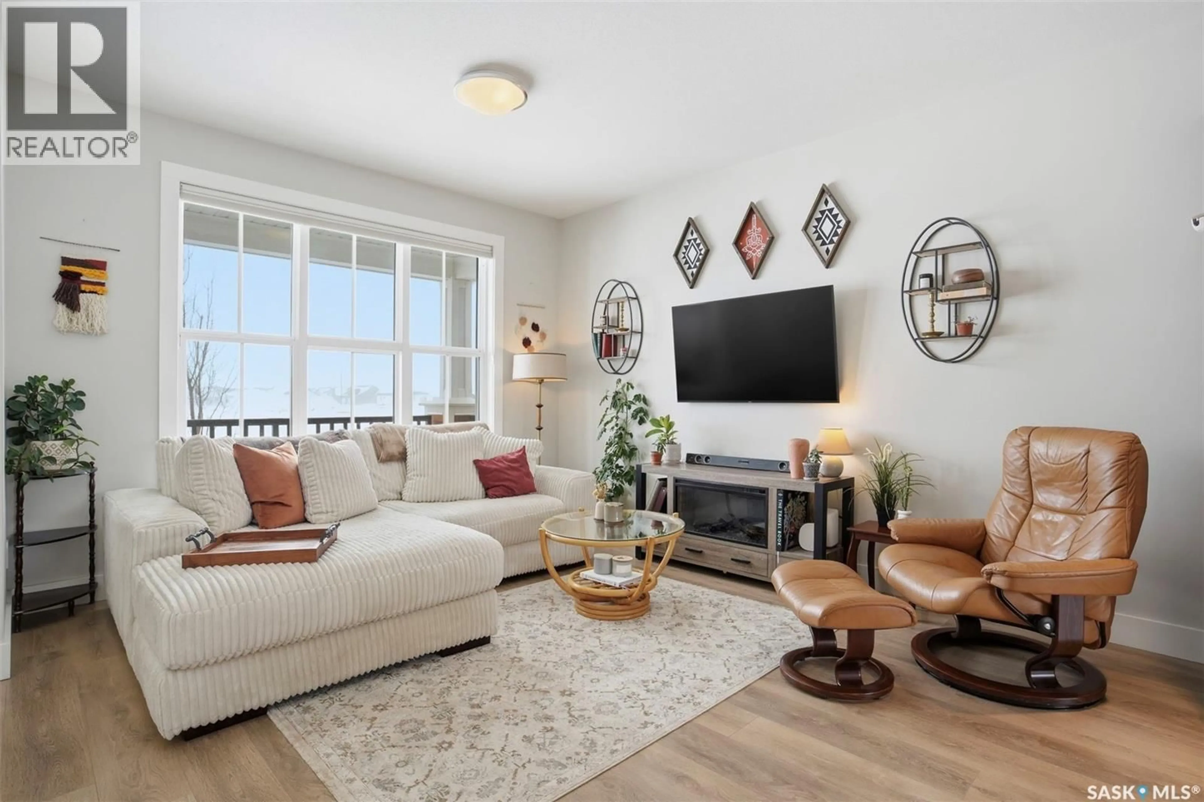 Living room with furniture, unknown for 122 GREYEYES-STEELE WAY, Saskatoon Saskatchewan S7V0P5