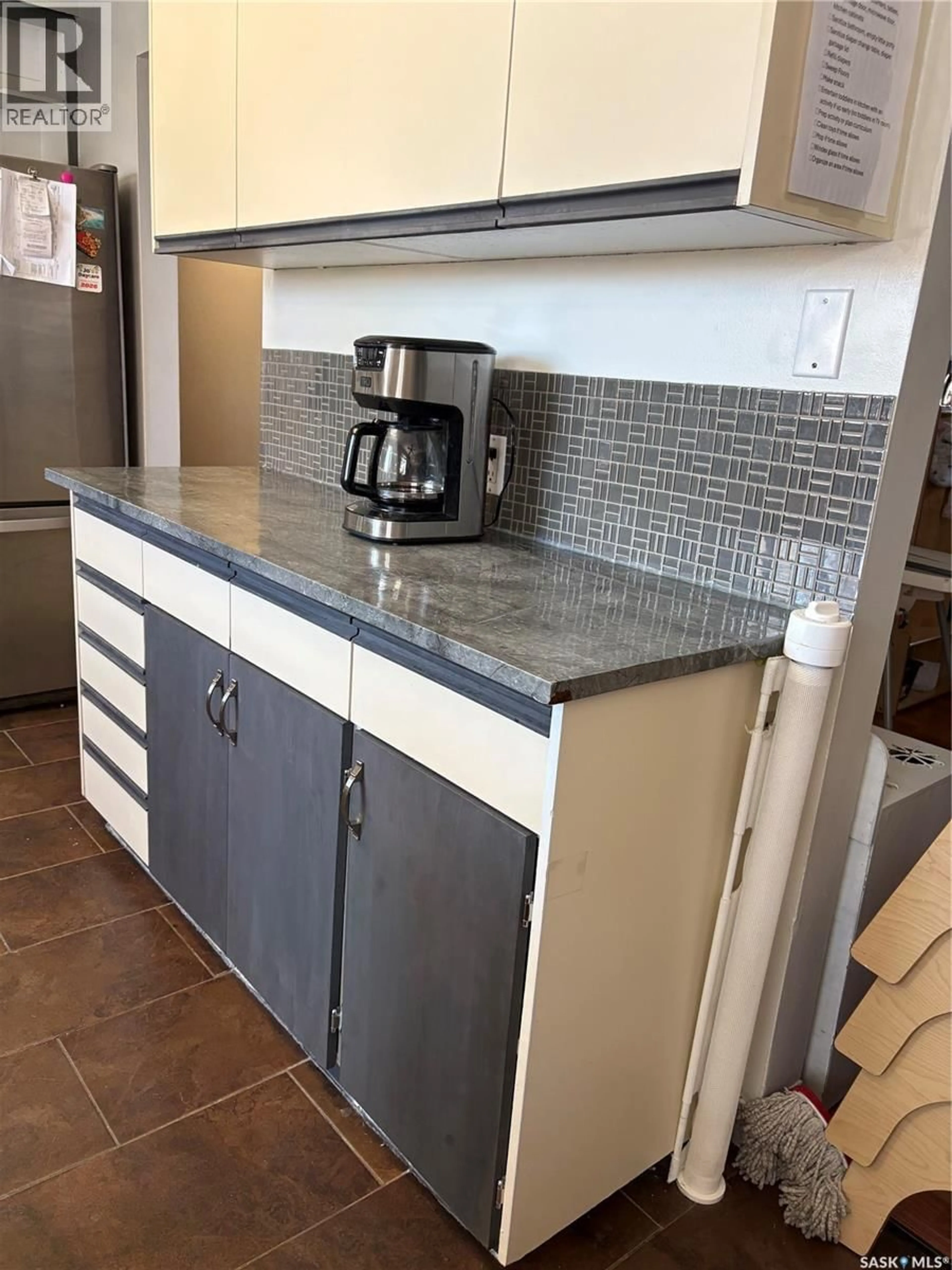 Standard kitchen, ceramic/tile floor for 102 BAILEY DRIVE, Yorkton Saskatchewan S3N2J4