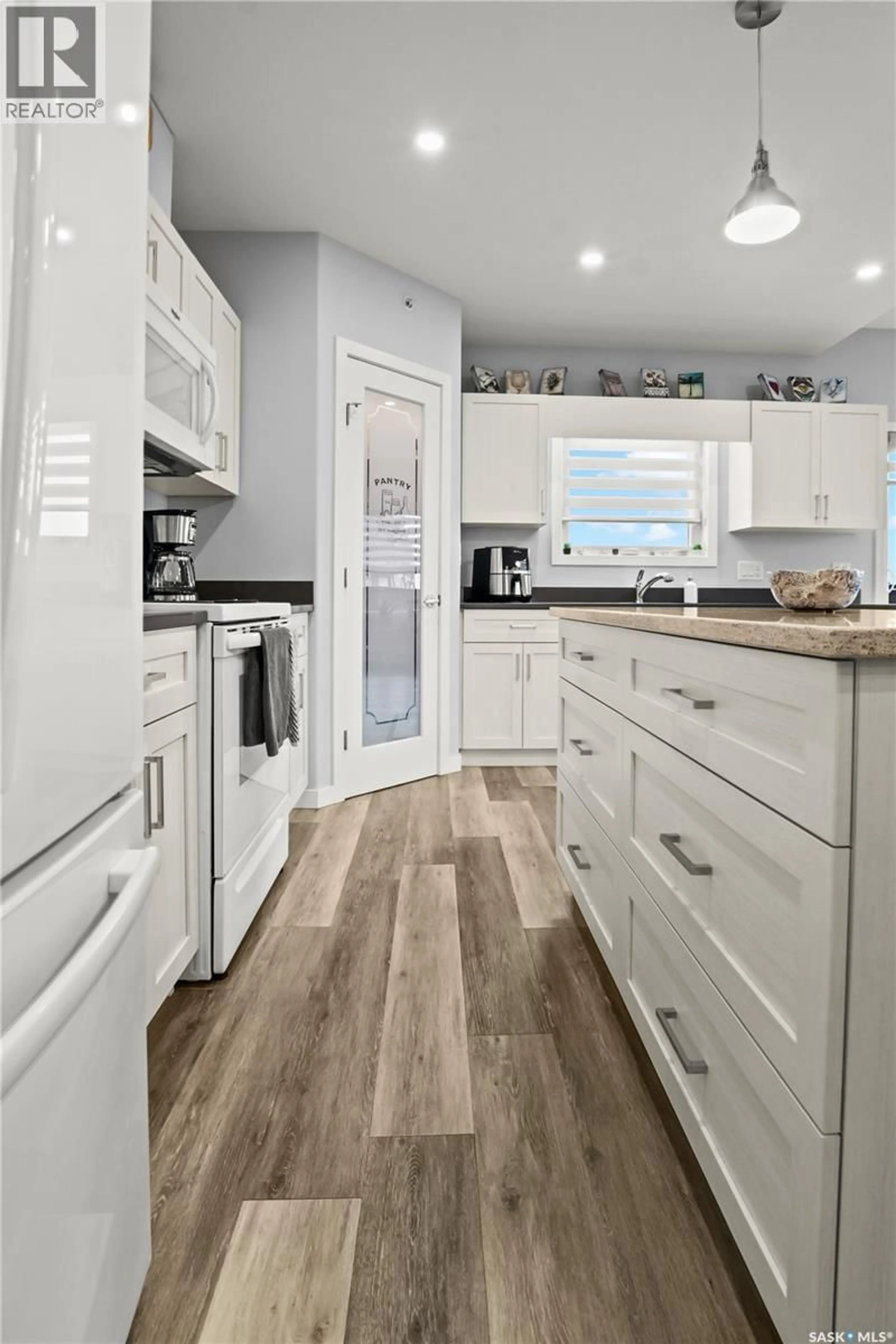 Open concept kitchen, unknown for 304 131 BEAUDRY CRESCENT, Martensville Saskatchewan S0K2T1