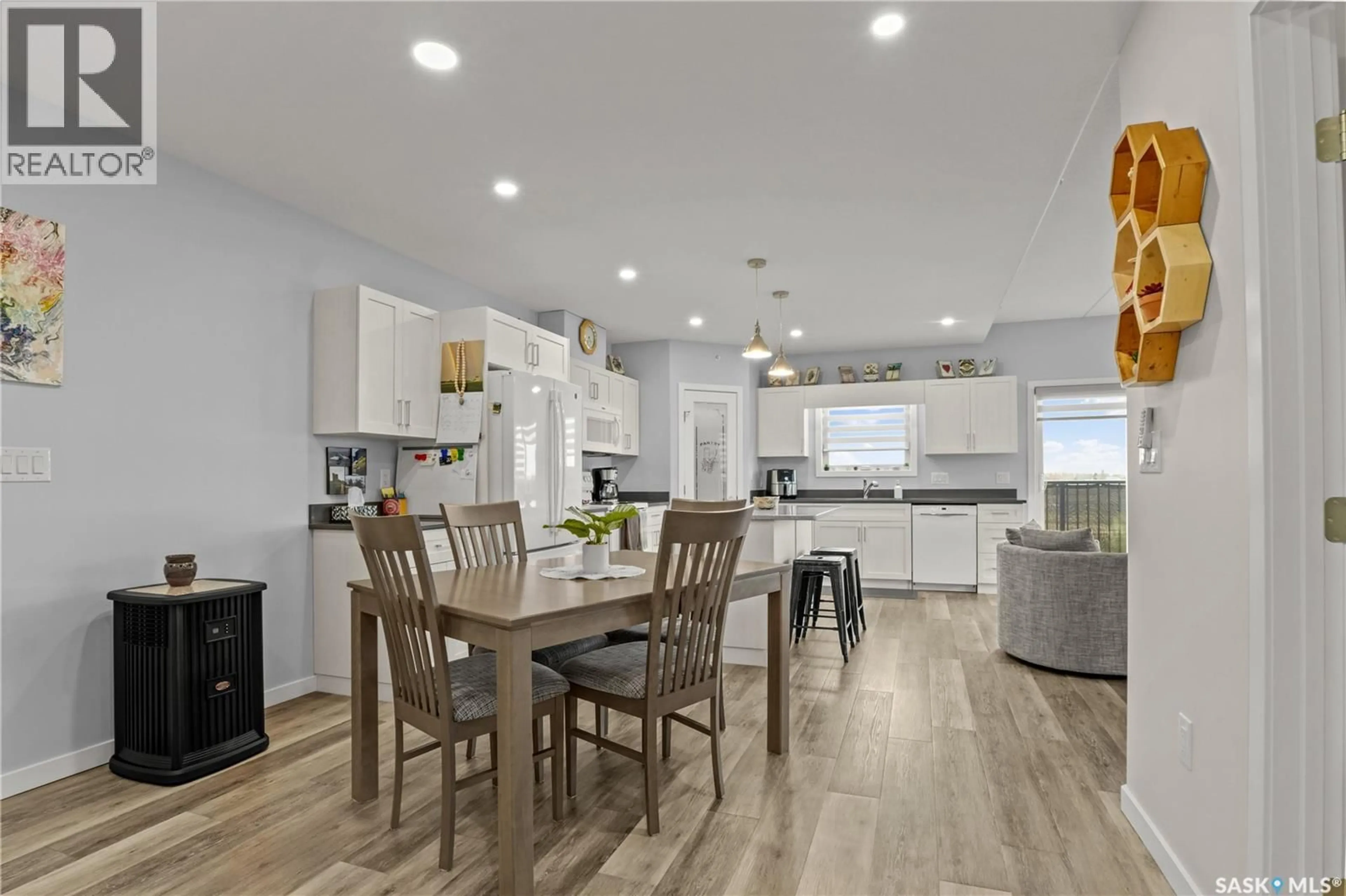 Open concept kitchen, unknown for 304 131 BEAUDRY CRESCENT, Martensville Saskatchewan S0K2T1