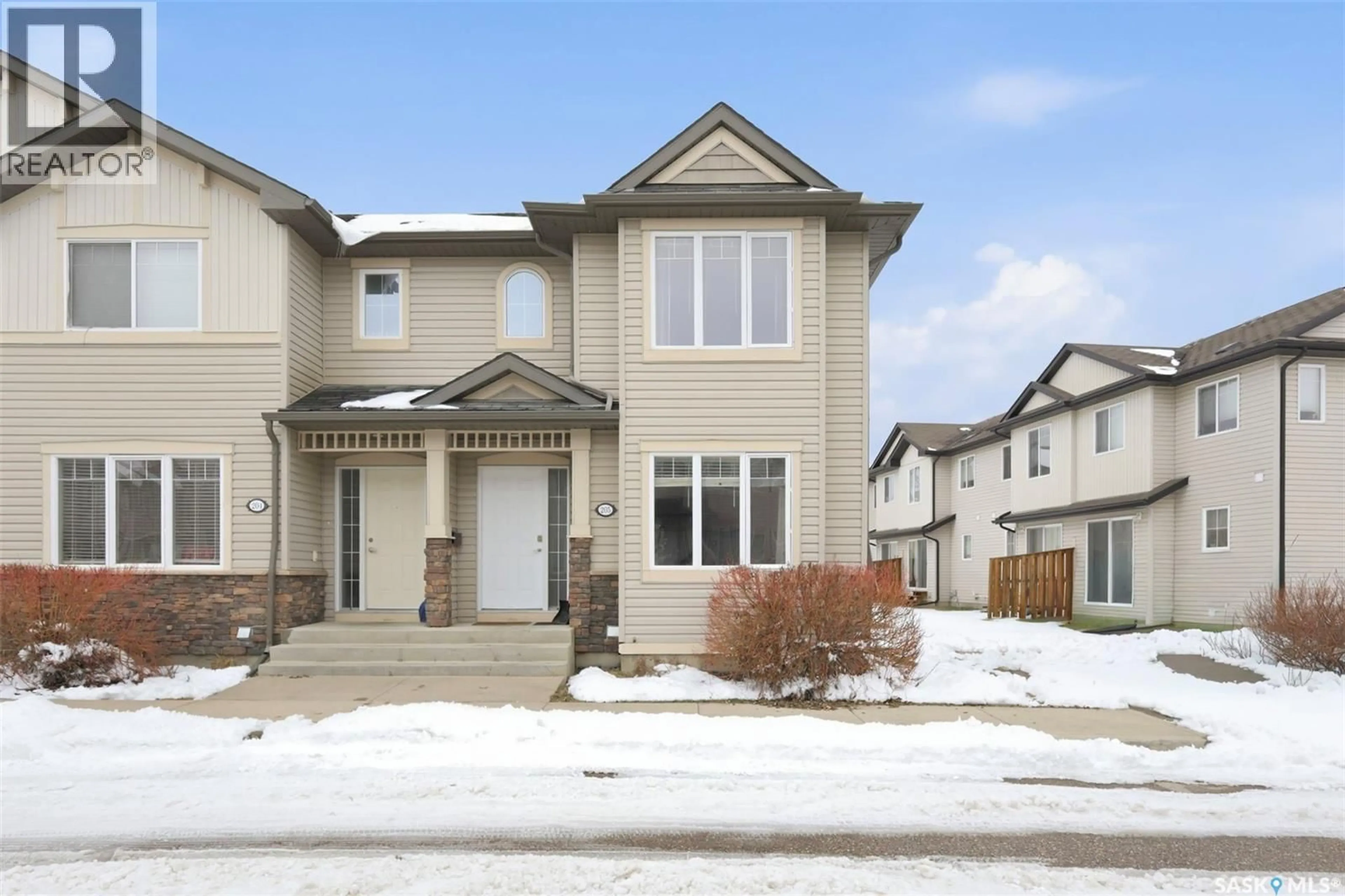 Home with vinyl exterior material, street for 205 - 303 SLIMMON PLACE, Saskatoon Saskatchewan S7V0A8