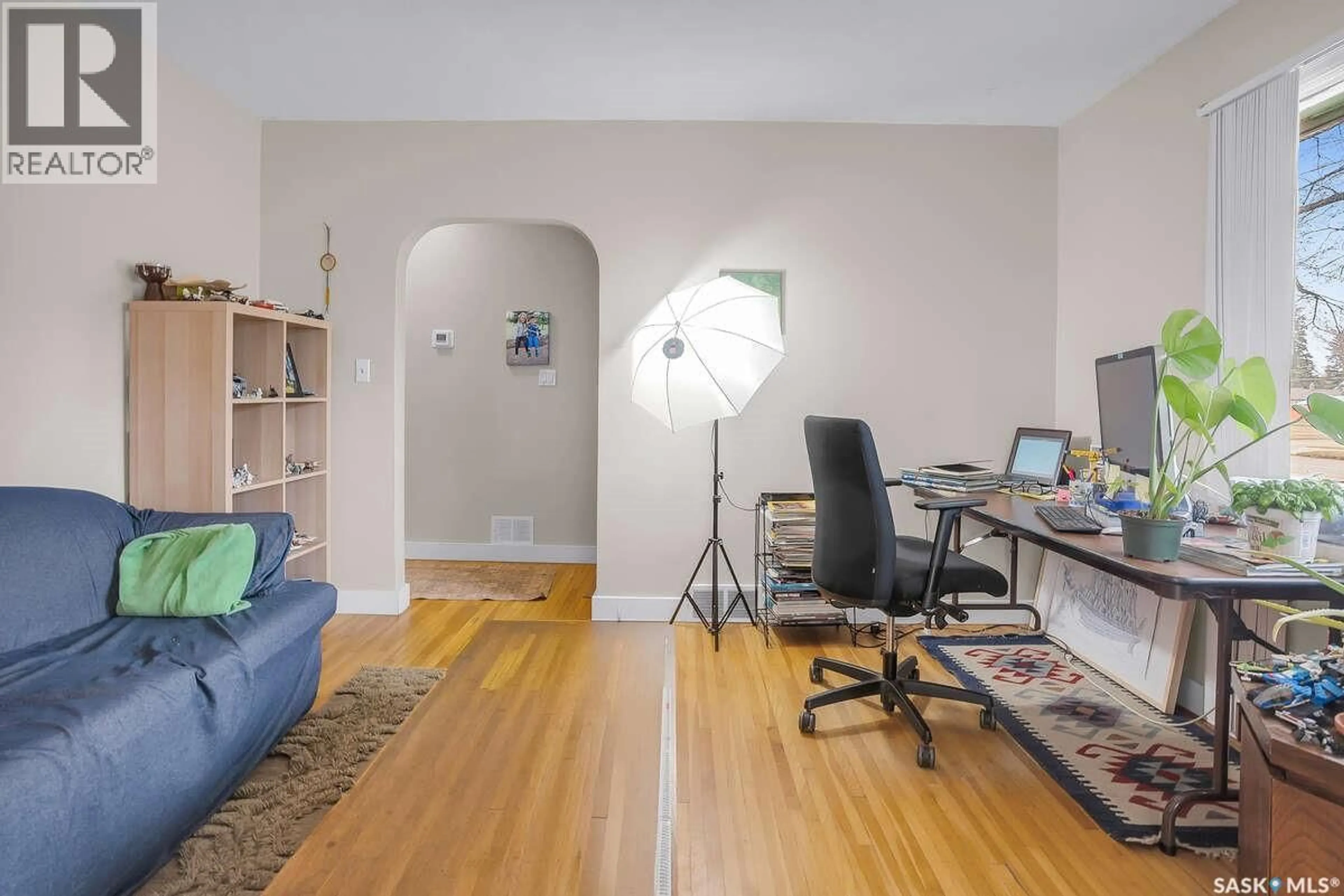 A pic of a room for 1711 BROADWAY AVENUE, Saskatoon Saskatchewan S7H2B4