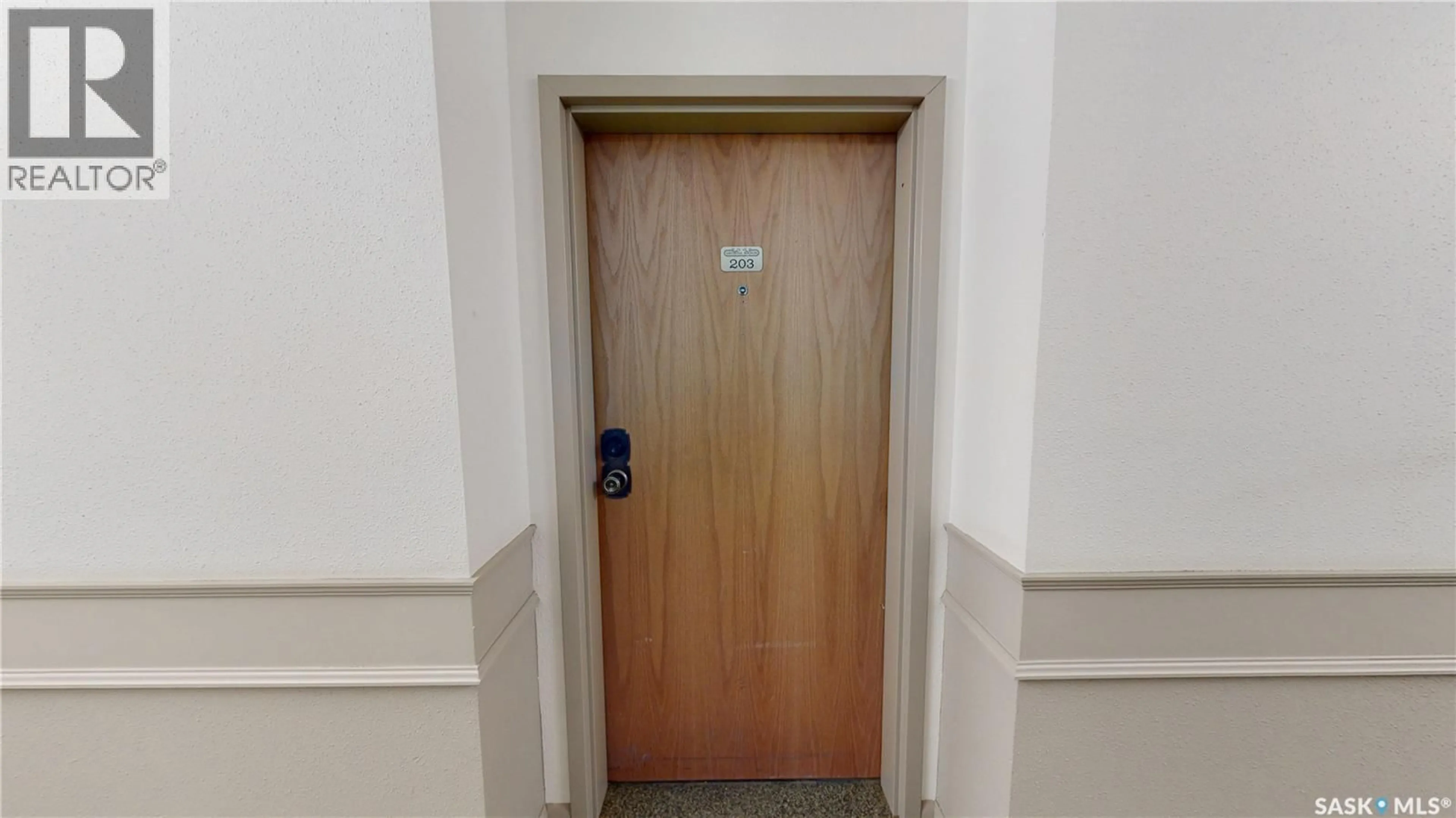 Indoor foyer for 203 - 921 MAIN STREET, Saskatoon Saskatchewan S7H0K4