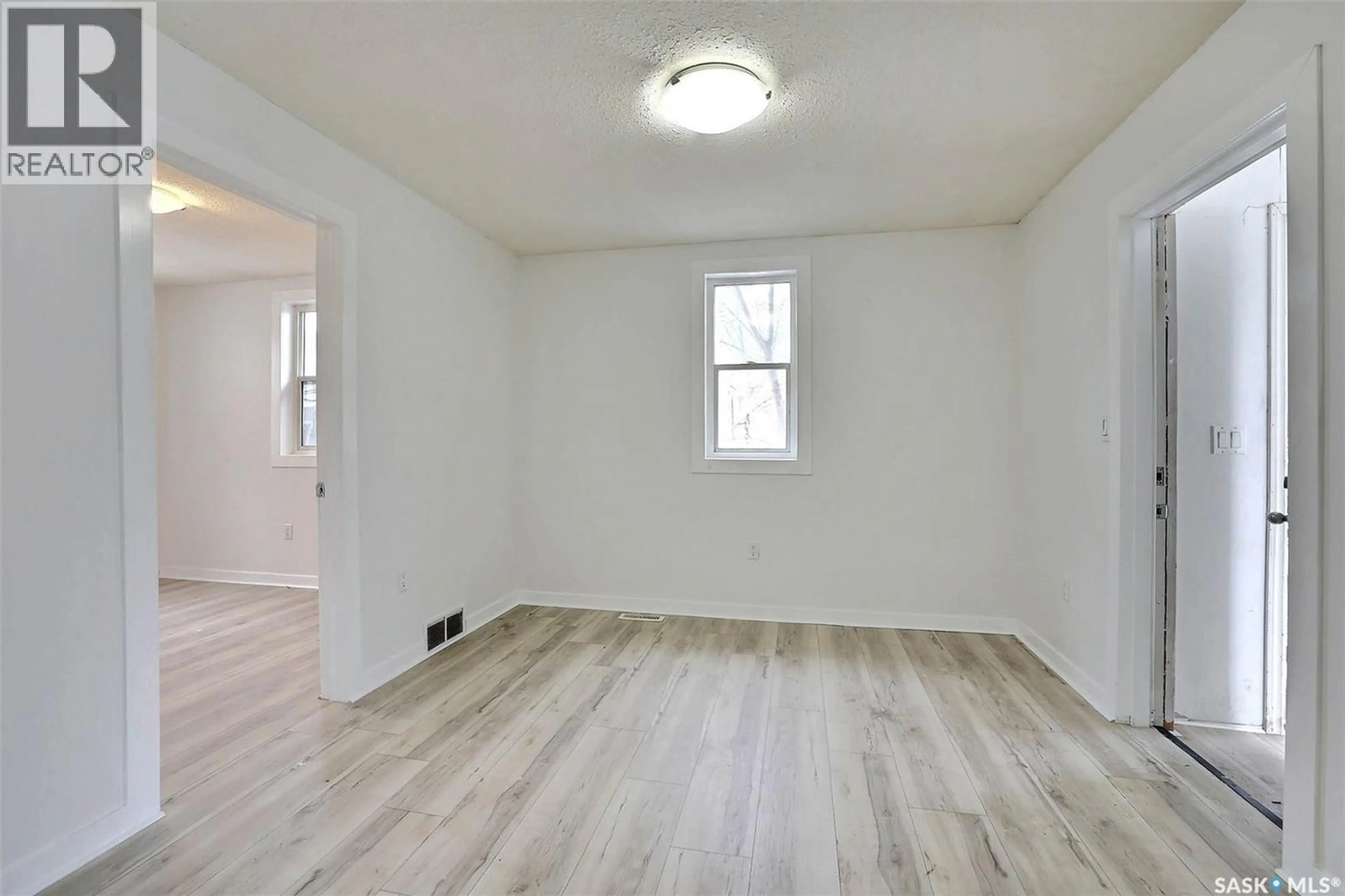 A pic of a room for 767 ELPHINSTONE STREET, Regina Saskatchewan S4T3L3
