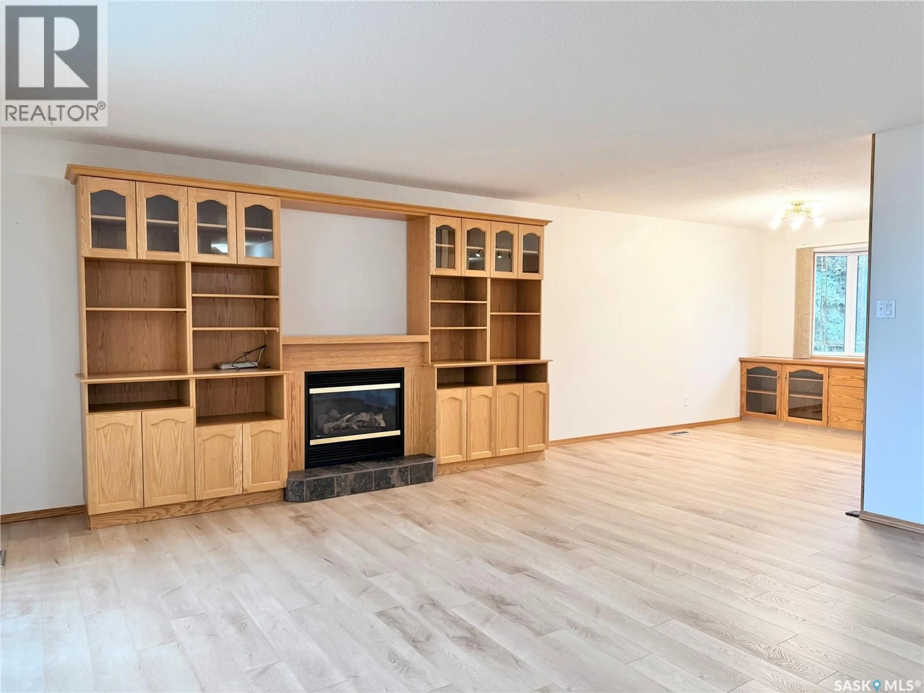 Living room with furniture, wood/laminate floor for 521 HEARN STREET, Outlook Saskatchewan S0L2N0