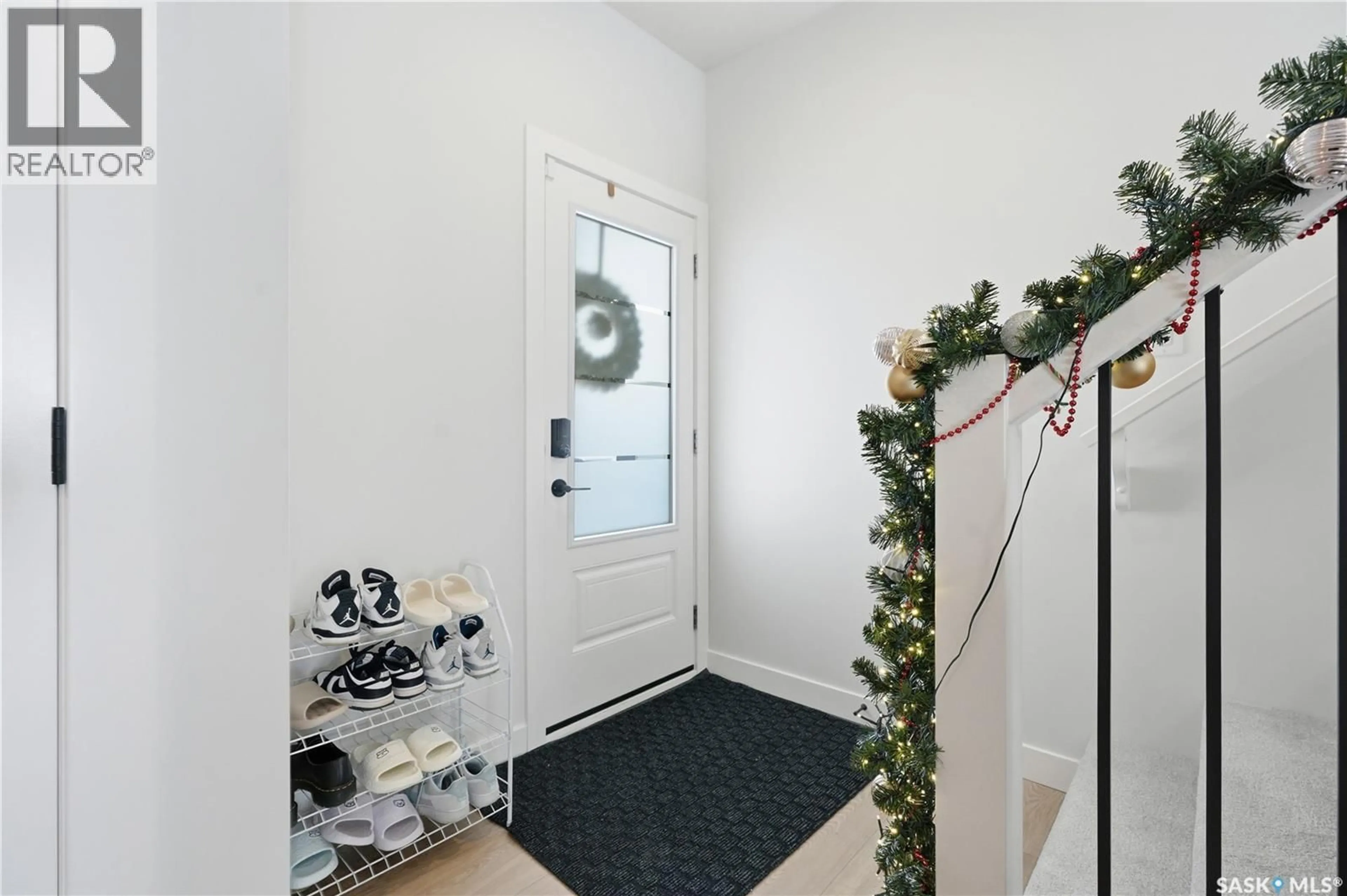 Indoor entryway for 159 DORAN WAY, Saskatoon Saskatchewan S7V0Z8