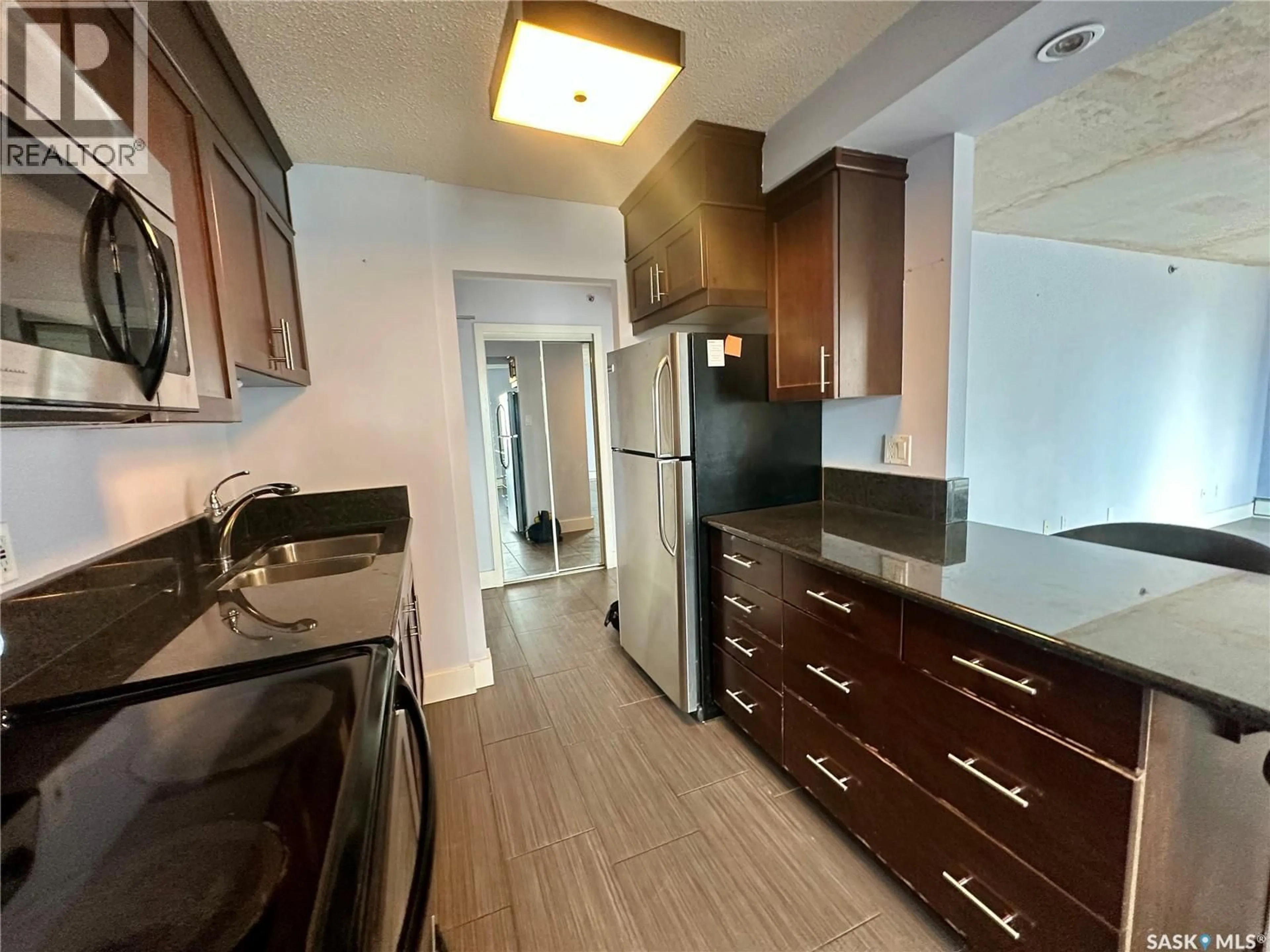 Standard kitchen, unknown for 902 - 320 5TH AVENUE, Saskatoon Saskatchewan S7K2P5