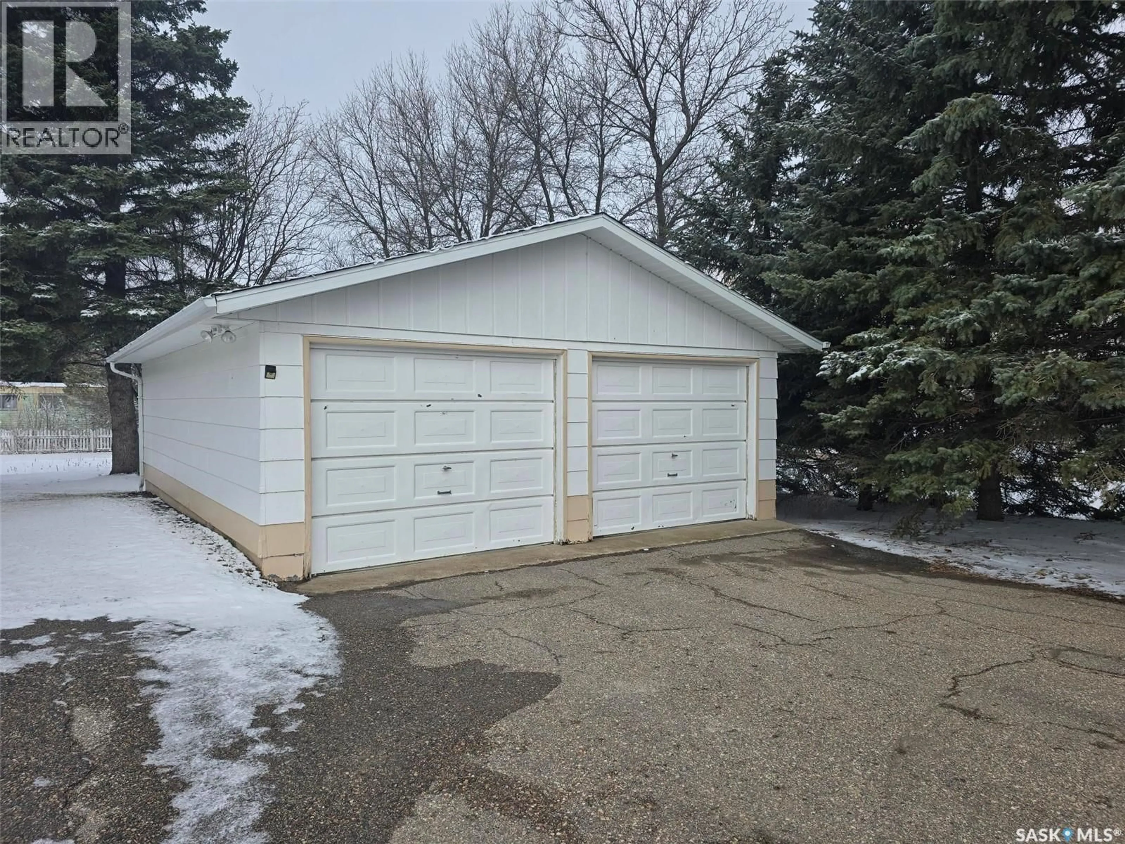 Indoor garage for 904 ALICE STREET, Grenfell Saskatchewan S0G2B0