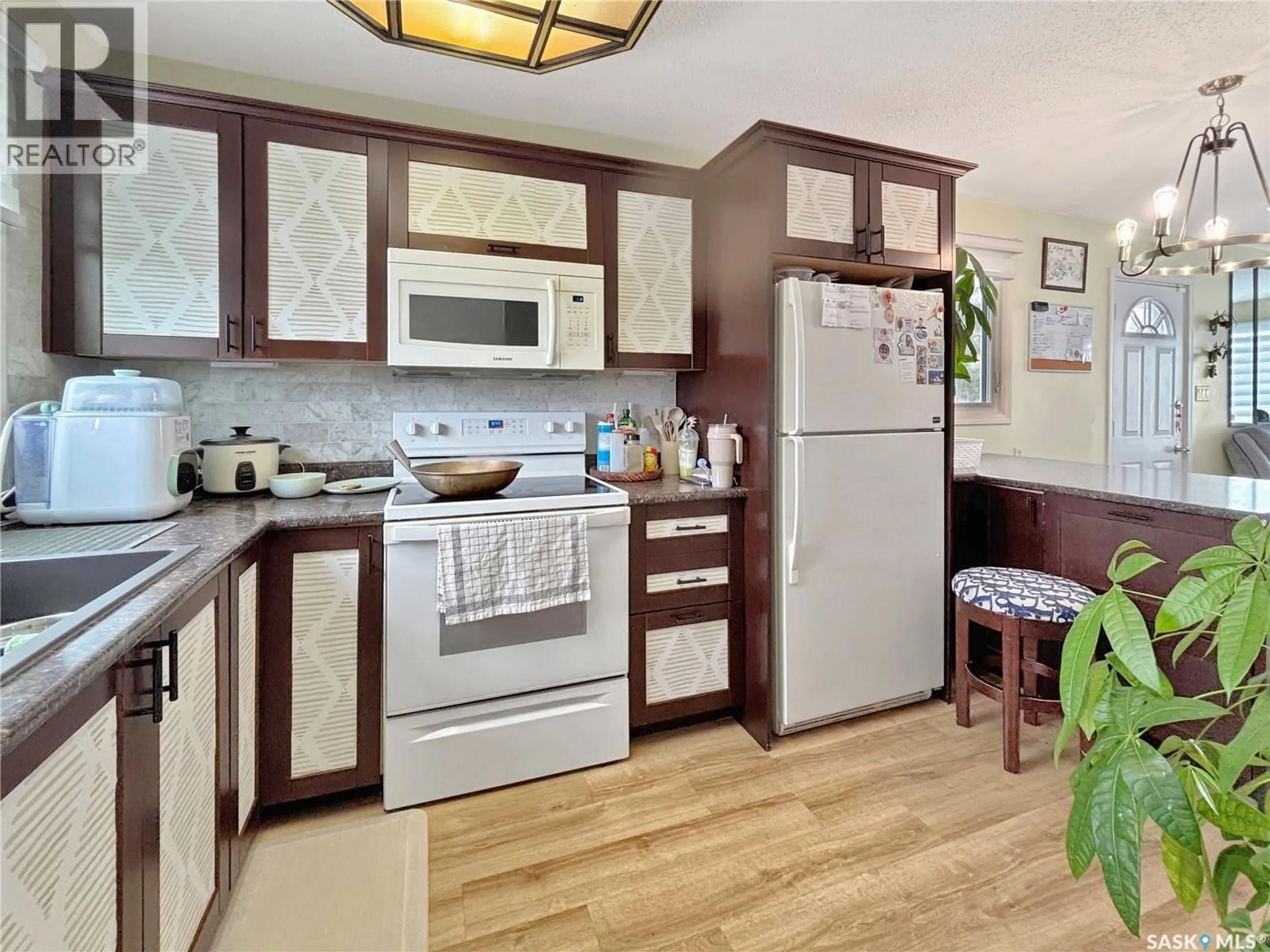 Standard kitchen, unknown for 10216 BORDEN CRESCENT, North Battleford Saskatchewan S9A3A1