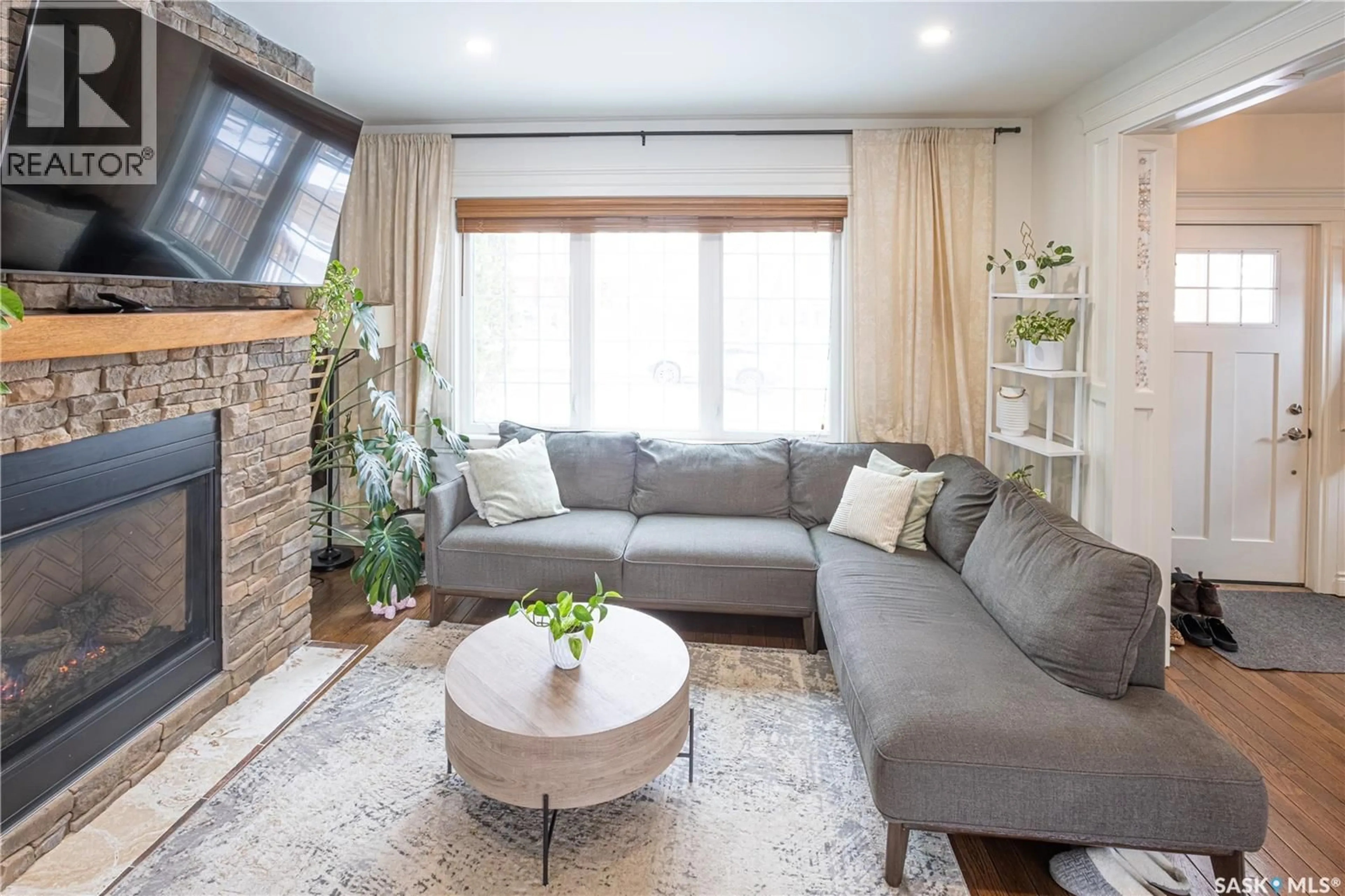 Living room with furniture, unknown for 832 ALGOMA AVENUE, Moose Jaw Saskatchewan S6H3Z3