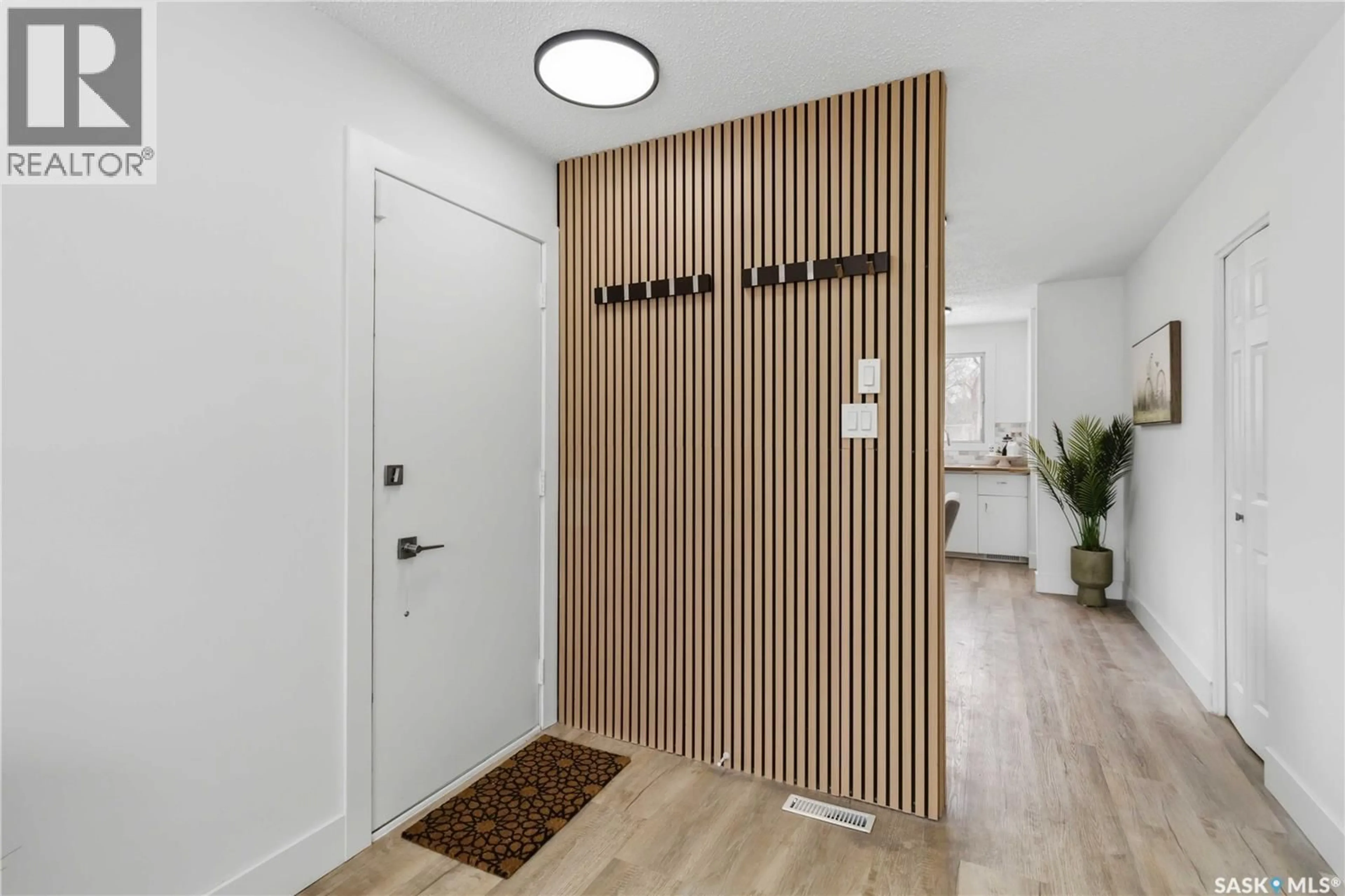 Indoor entryway for 224 WATERLOO CRESCENT, Saskatoon Saskatchewan S7H4G5