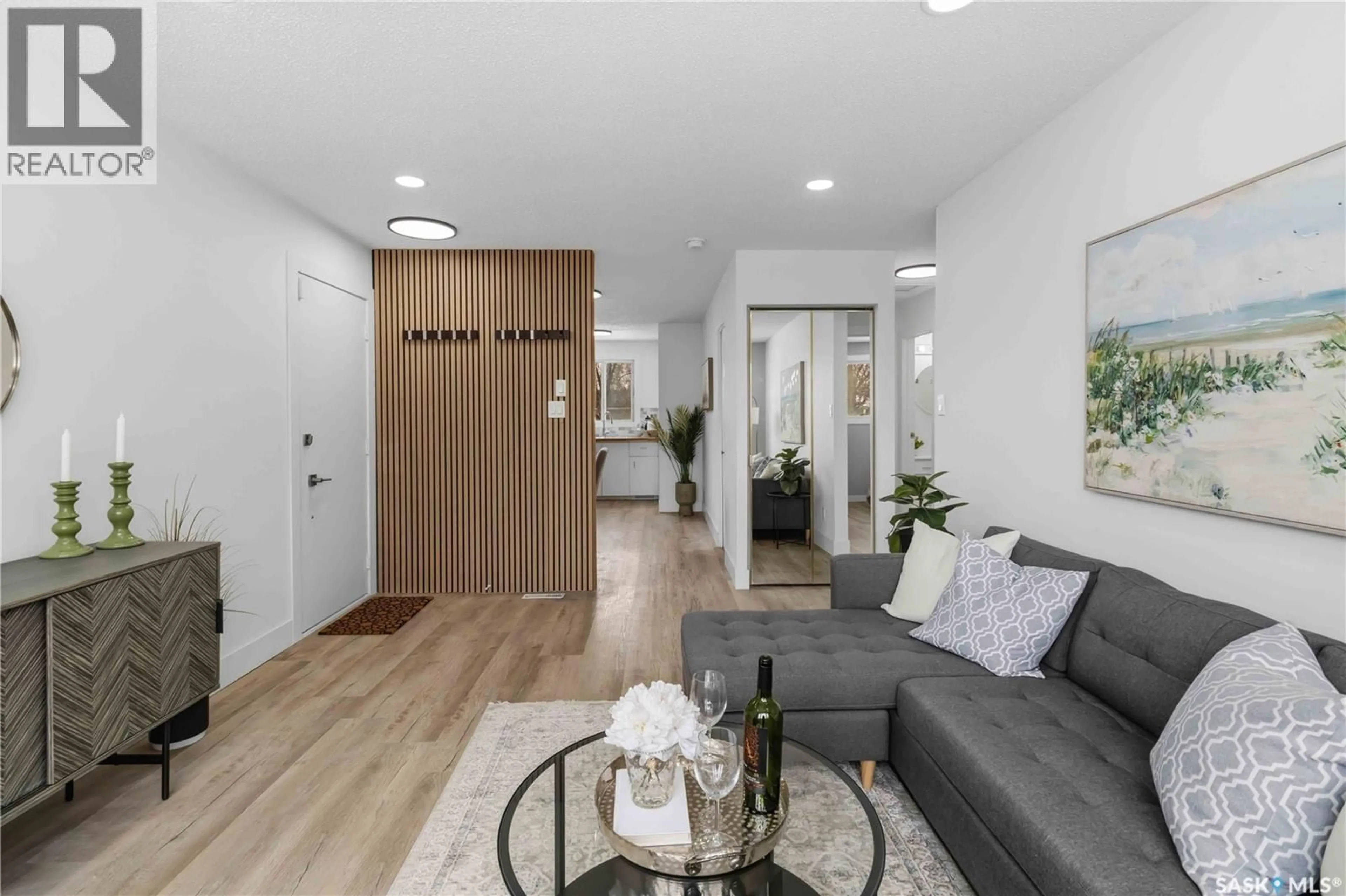 Indoor entryway for 224 WATERLOO CRESCENT, Saskatoon Saskatchewan S7H4G5